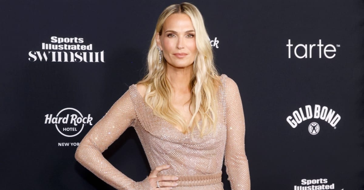 Si Swim Model Molly Sims Appears Flawless In Bikini Photos