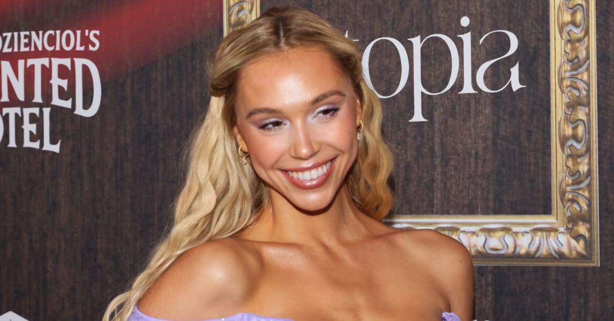 Si Swim Model Shares Sultry Bikini Snaps On Beach