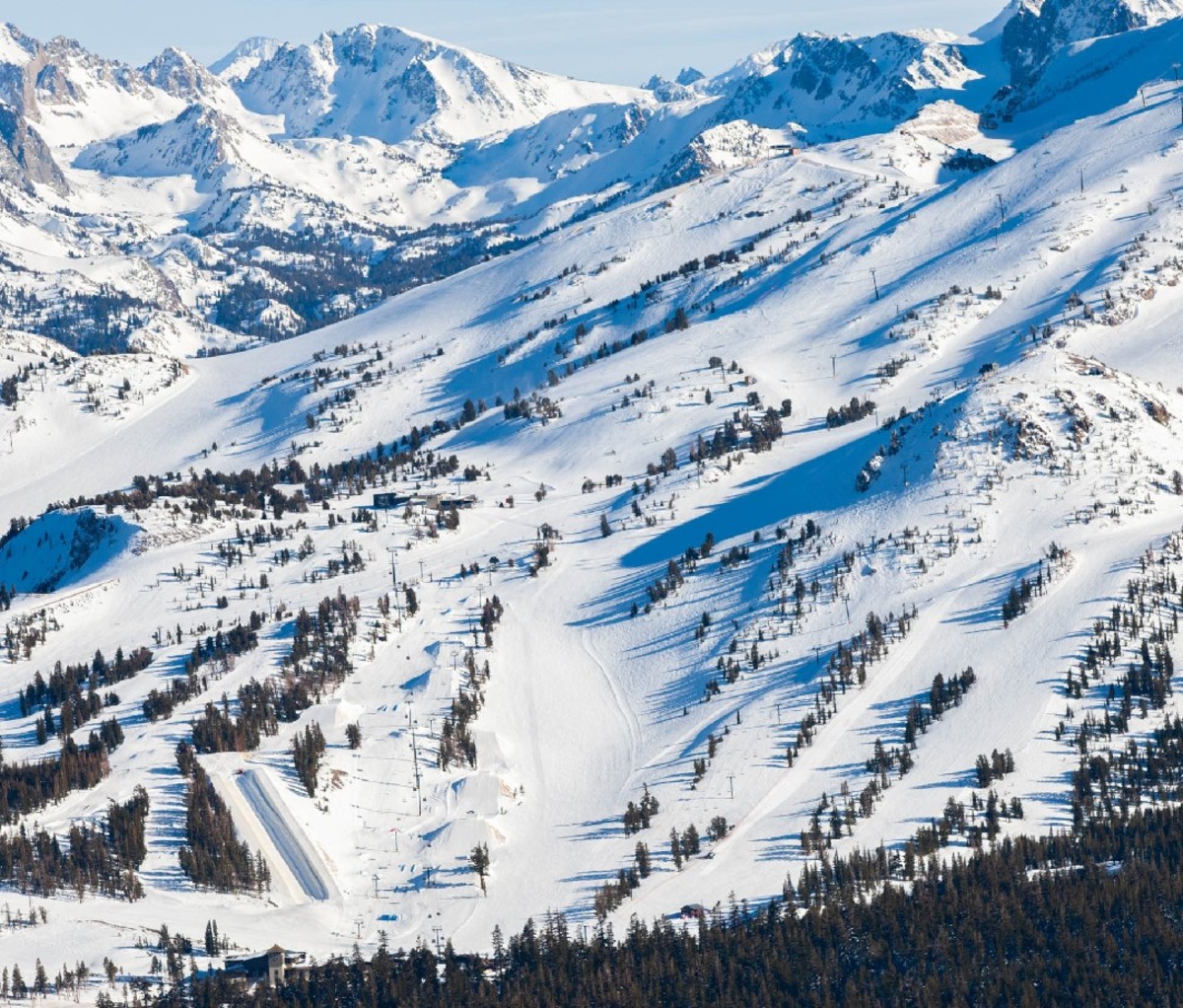 Full image of Mammoth Mountain with its snowboarding park in the lower left