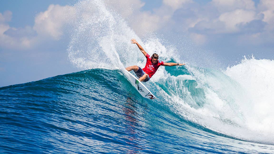 LEUS サーフポンチョ Conner Coffin Large Conner Coffin on the 2020 Summer Olympics and Top Surf Spots