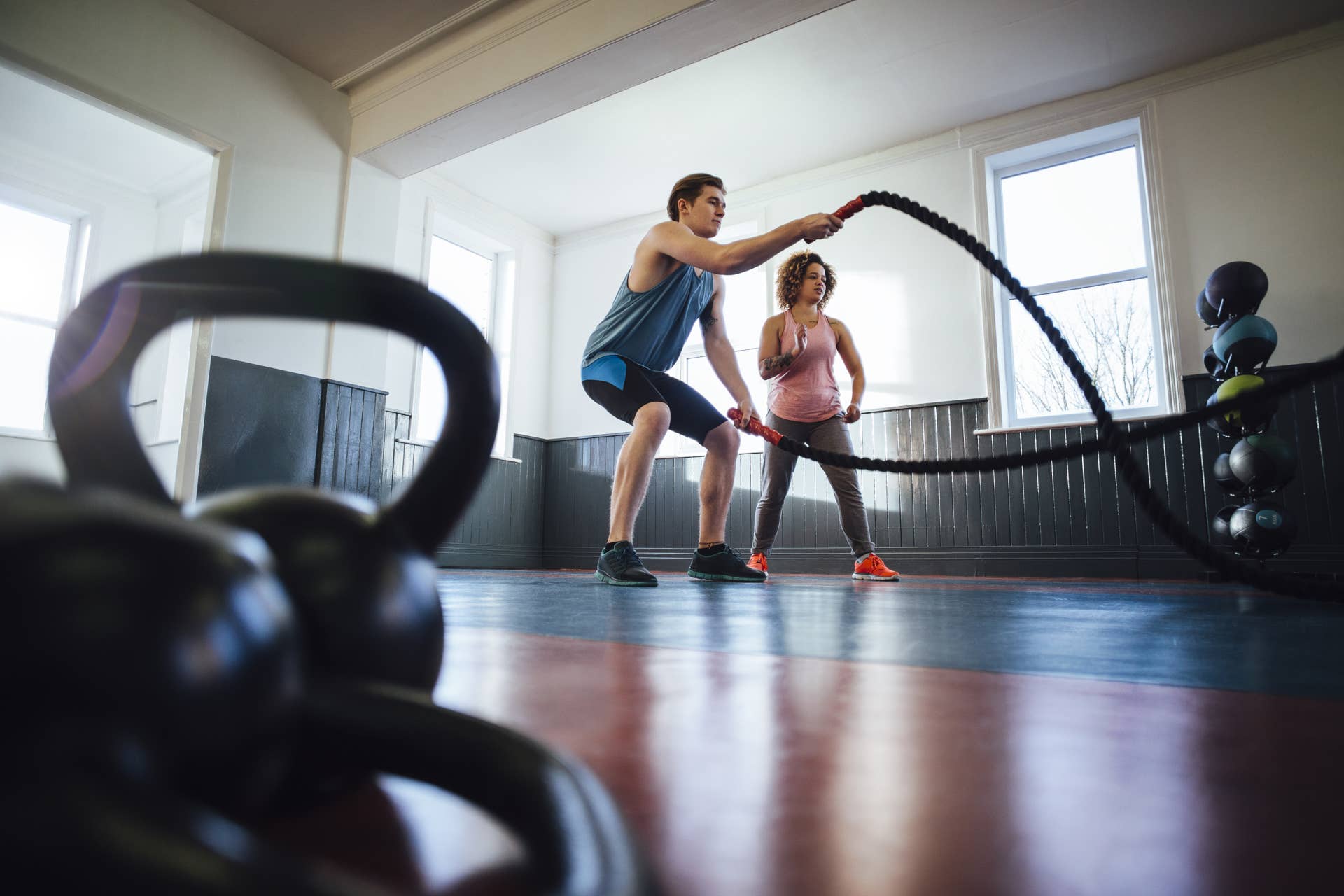 5 Signs Your Personal Trainer is Phoning It In - Men's Journal