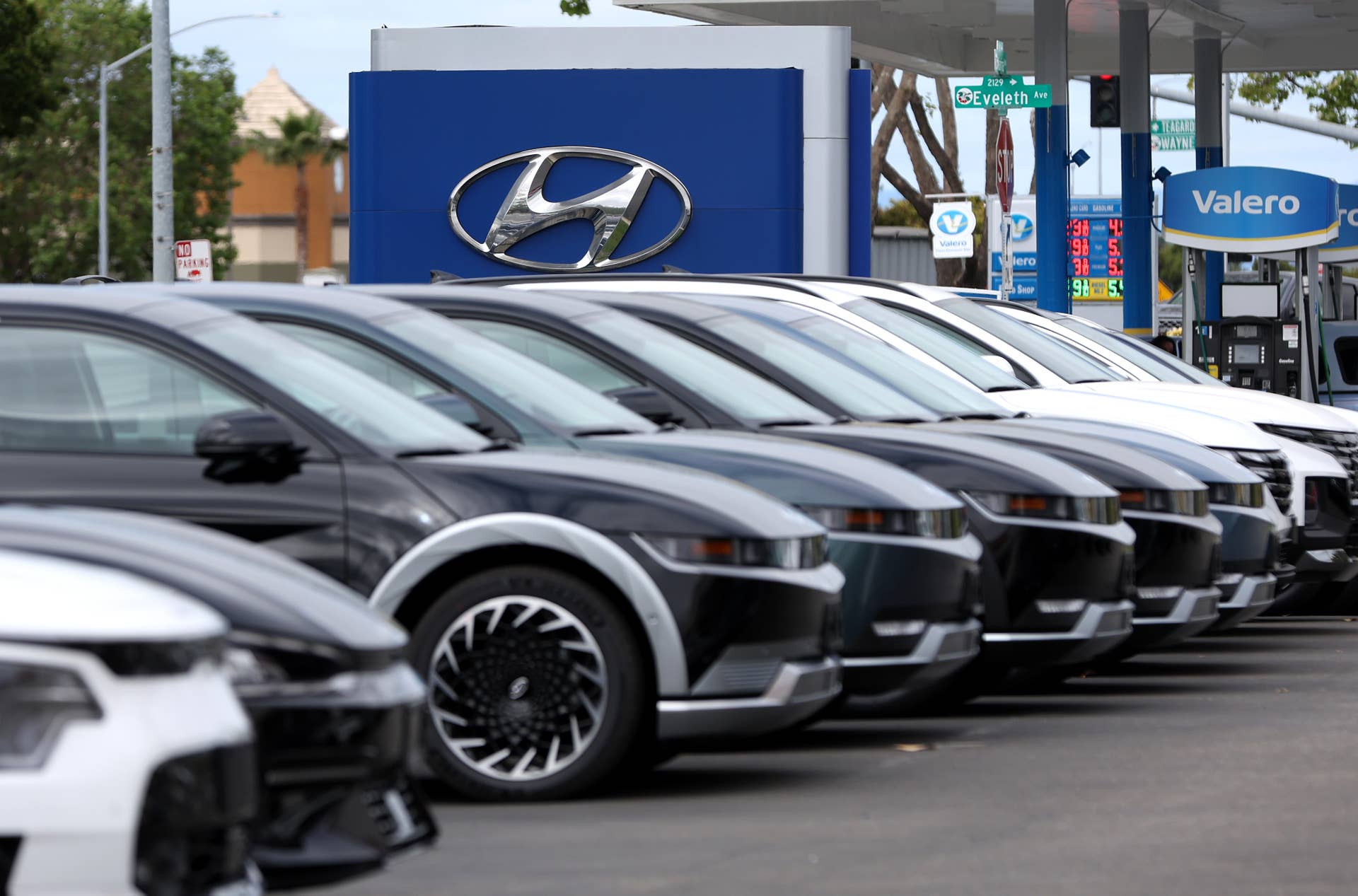 Target Journal Hyundai Recalls 135K Santa Fe SUVs Due to Major Risk for Drivers - Men ...