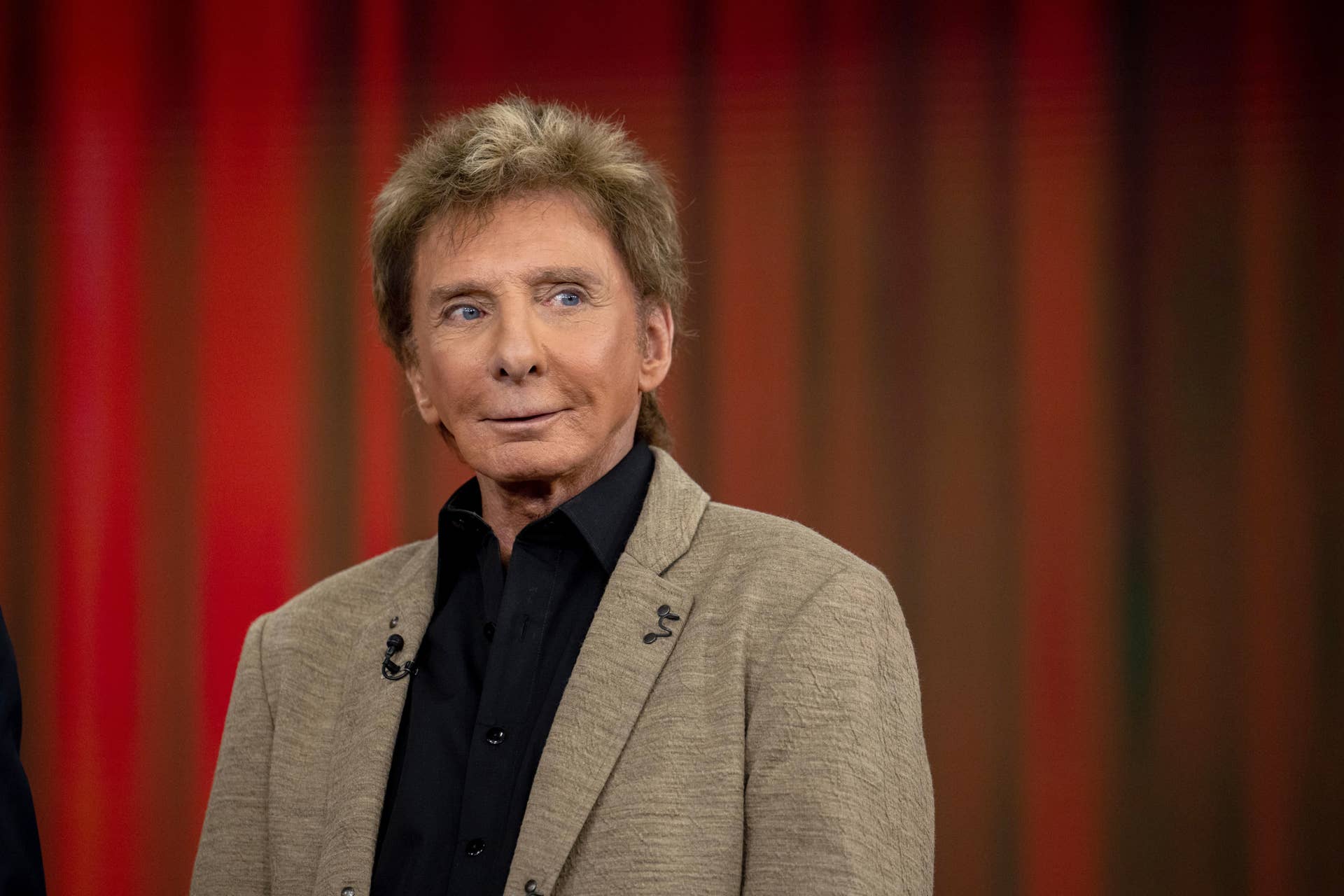 Barry Manilow Reveals Serious Health Diagnosis at 82