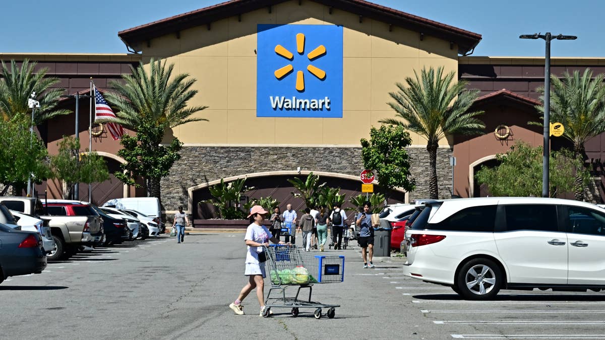 Walmart Sells a Cozy $300 Sectional Patio Set That Seats 6 and Rearranges Into Any Layout