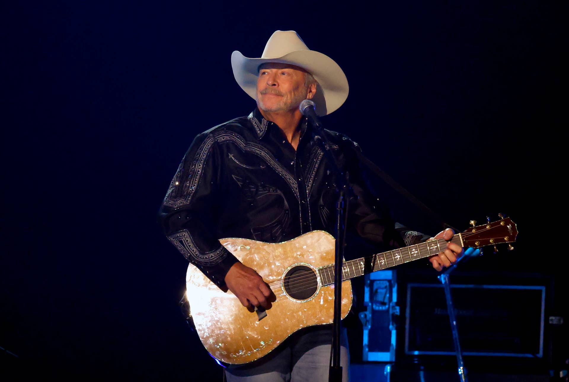 Country Legend Alan Jackson Sets Date for 'Finale' Concert - Men's Journal