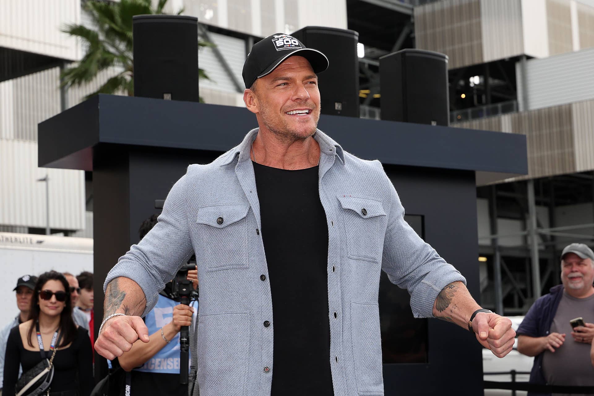 'Reacher' Star Alan Ritchson's Behind-the-Scenes Look at Season 4 Had ...