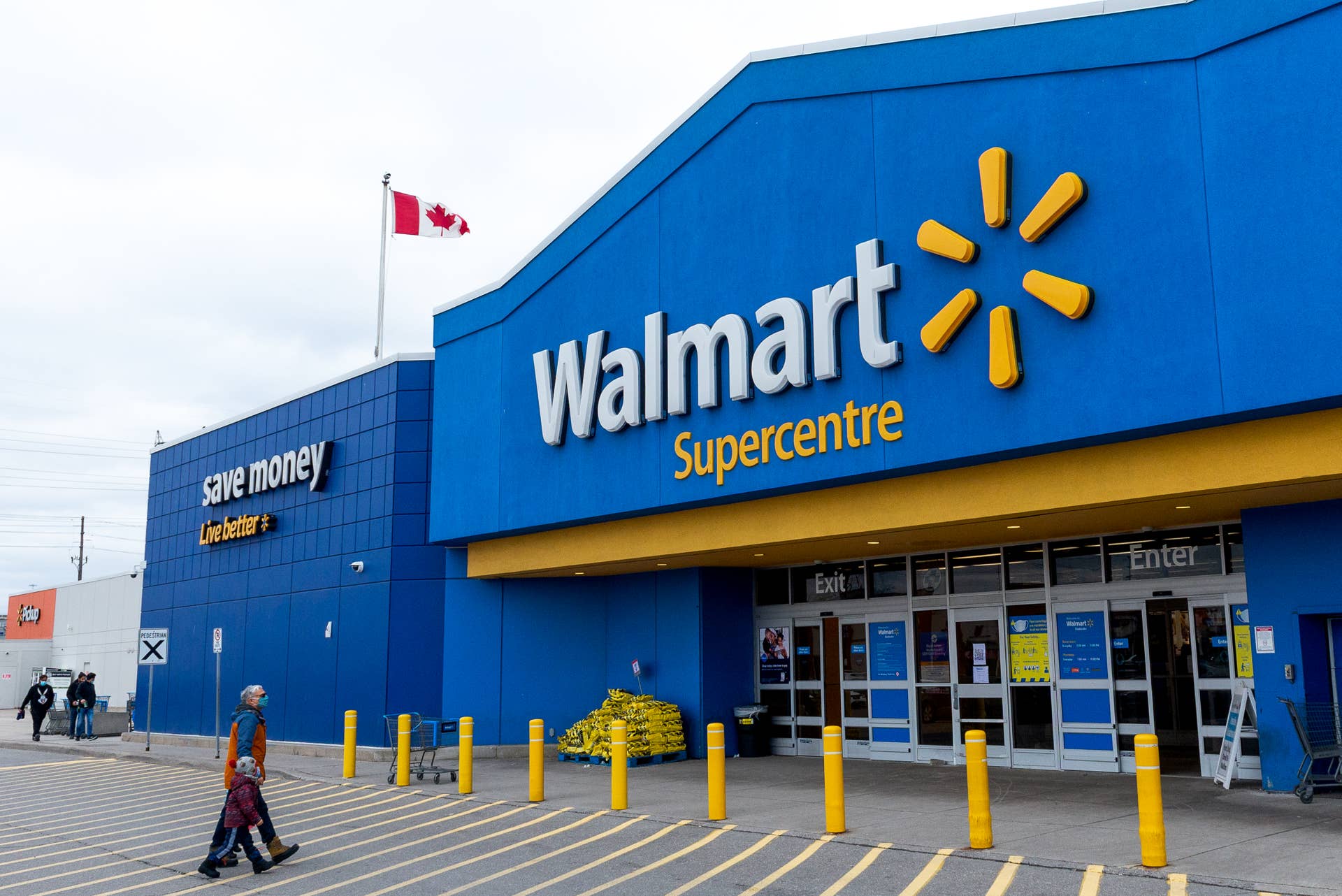 Walmart Sells a $76 Patio Set That Comes With 2 'Actually Comfortable' Chairs and a Glass Table
