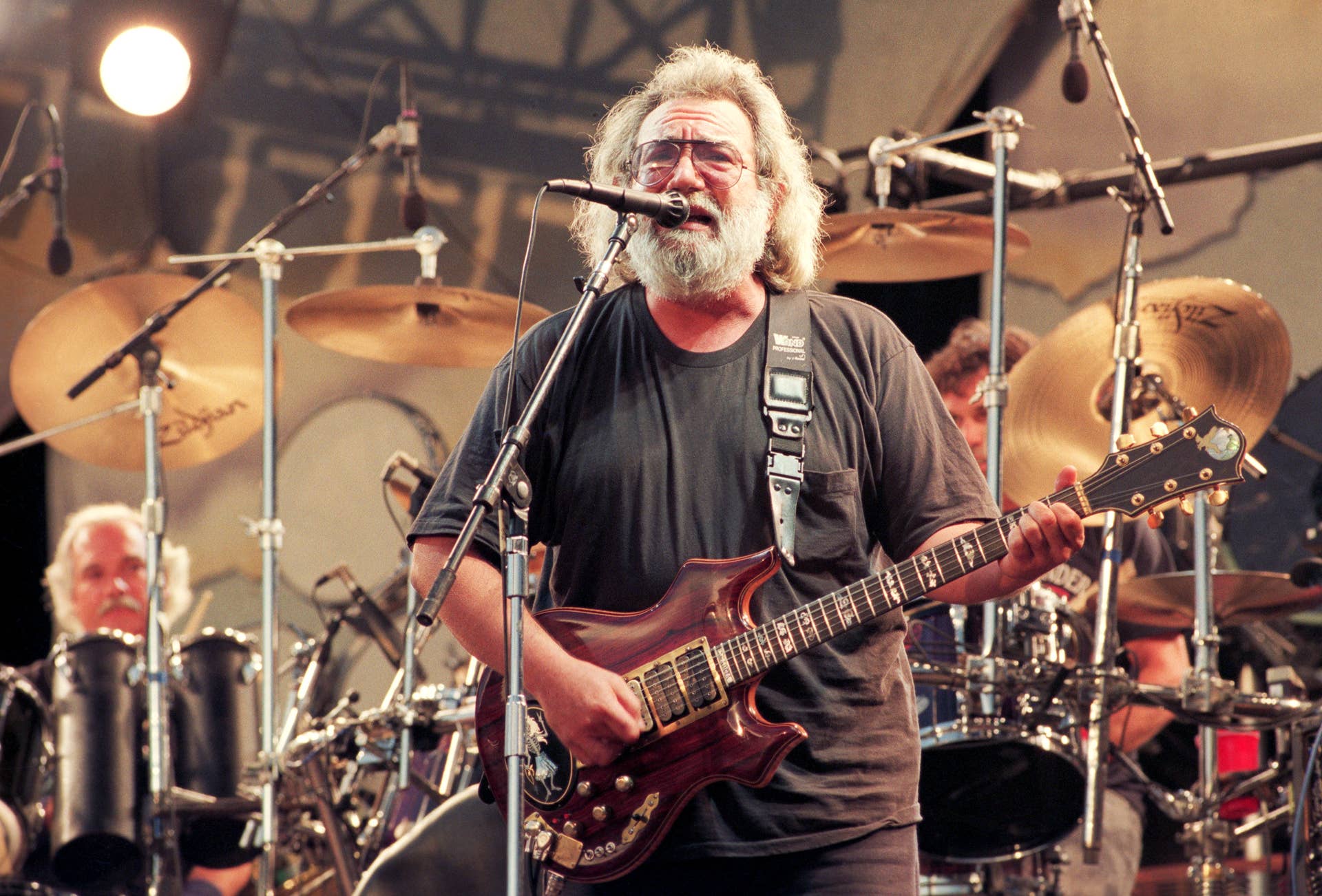 Grateful Dead Fans Mark Heartbreaking 30th Anniversary - Men's Journal