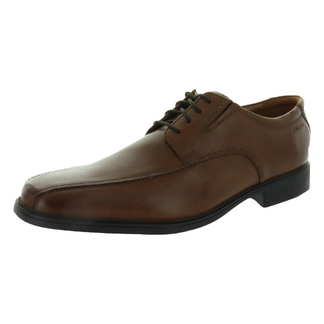 brown dress shoes amazon This Pair of Clarks Oxford Shoe Is Just $30 on Amazon