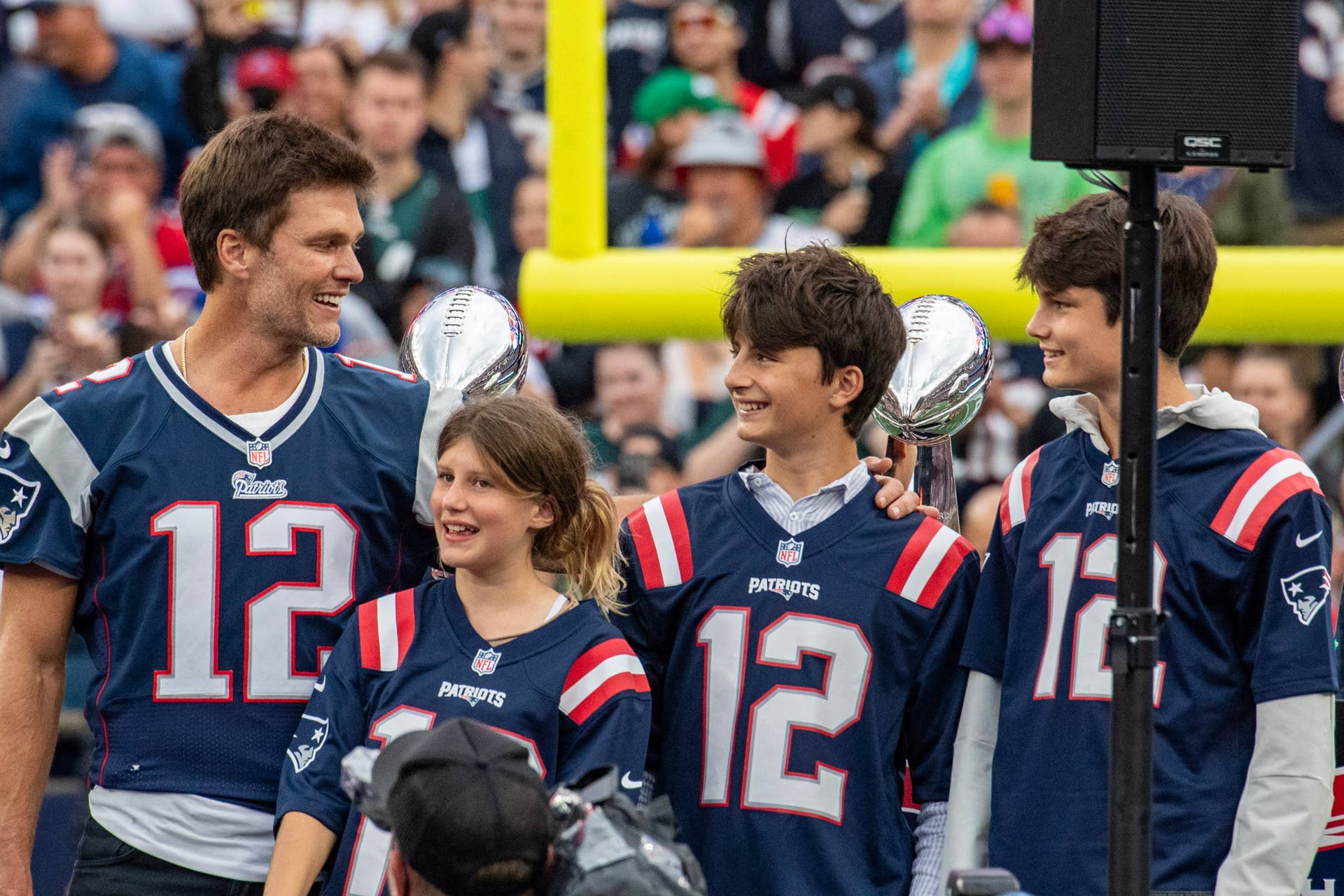 Tom Brady Posts Rare Family Pic With Look-Alike Sister - Men's Journal