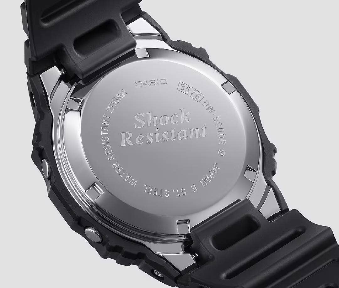 G-SHOCK DW-5000-1JF 復刻モデルメ タルケース G-SHOCK Excellent condition G-SHOCK DW-5000-1JF reproduction with black