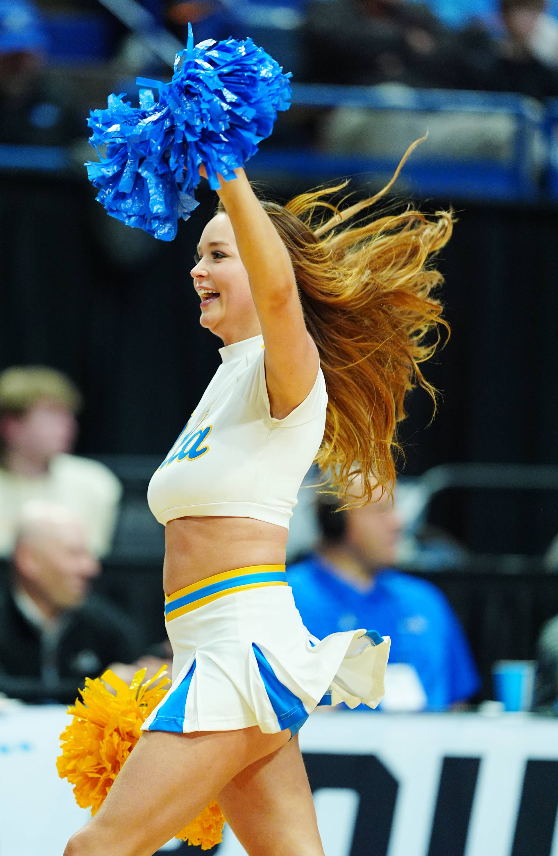UCLA Cheerleaders Stun Crowds With Revealing Outfits, Dance Moves Men