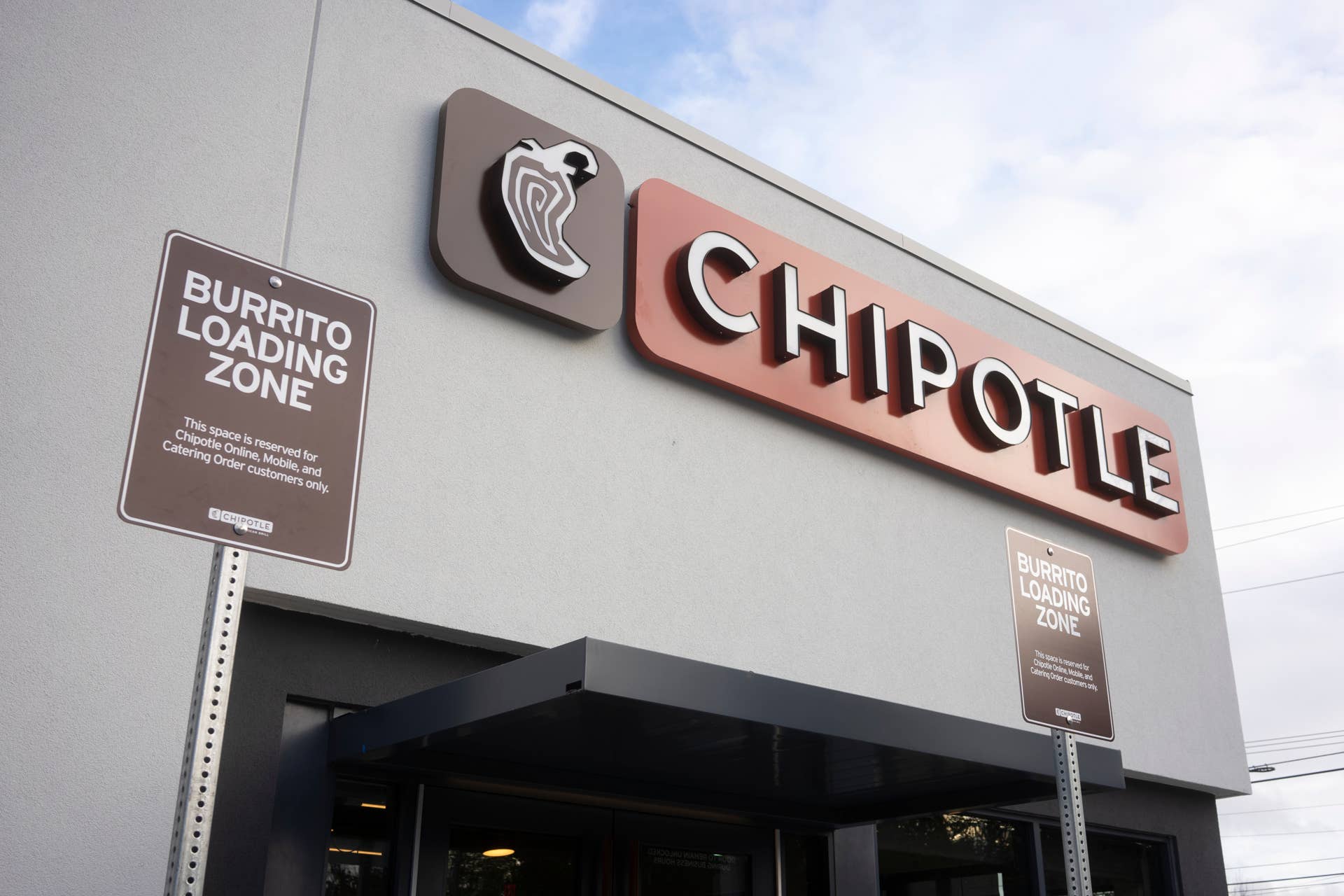 Chipotle Brings Back Its Most Popular Protein and Fans React - Men's ...