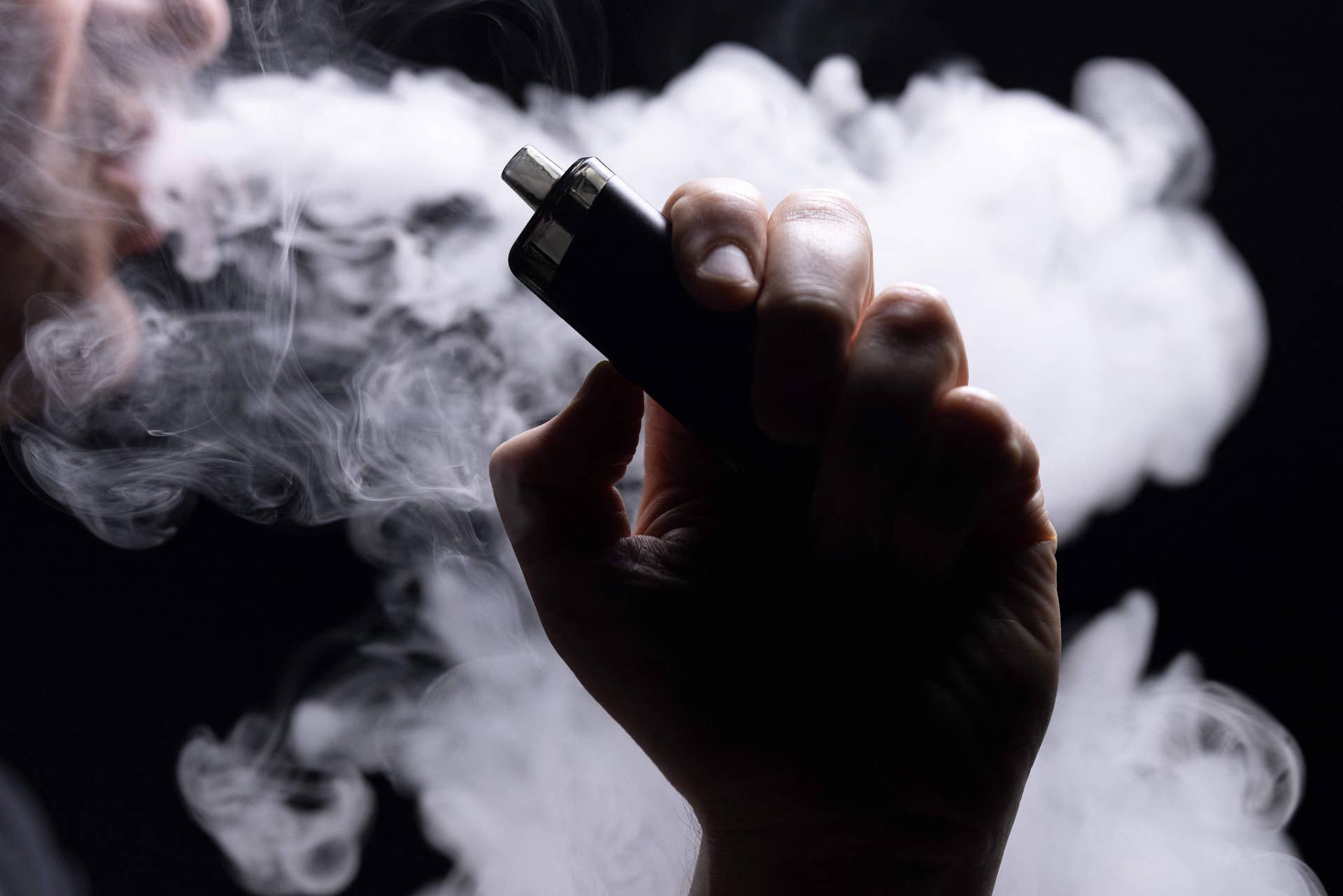 Tourists Could Face Jail Time, Thousands in Fines for Bringing Vapes Into  Mexico - Men's Journal