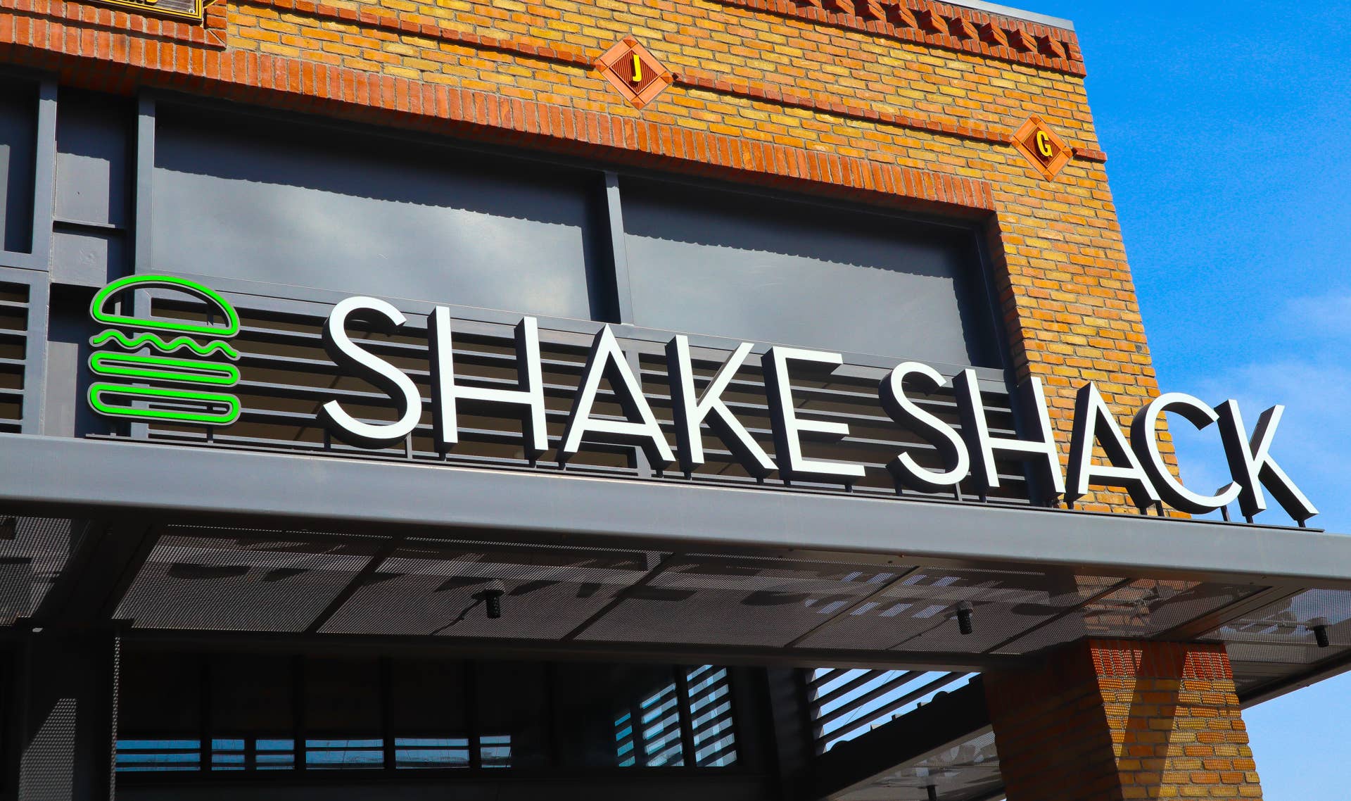 Shake Shack Expands to New Location and Locals are Excited - Men's Journal