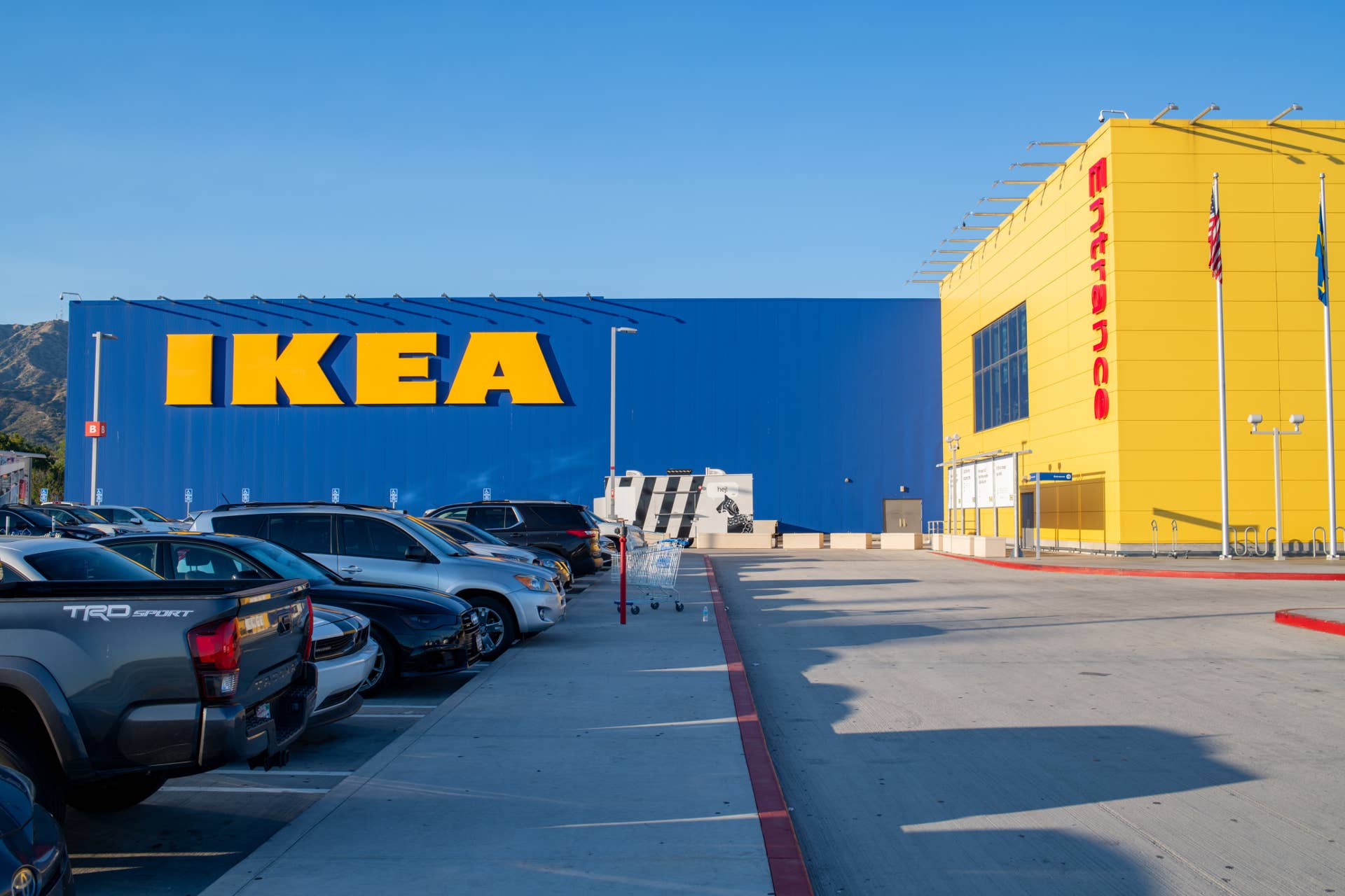 IKEA's Sleek and Modern Dinnerware Set Is a Steal at $50 - Men's Journal