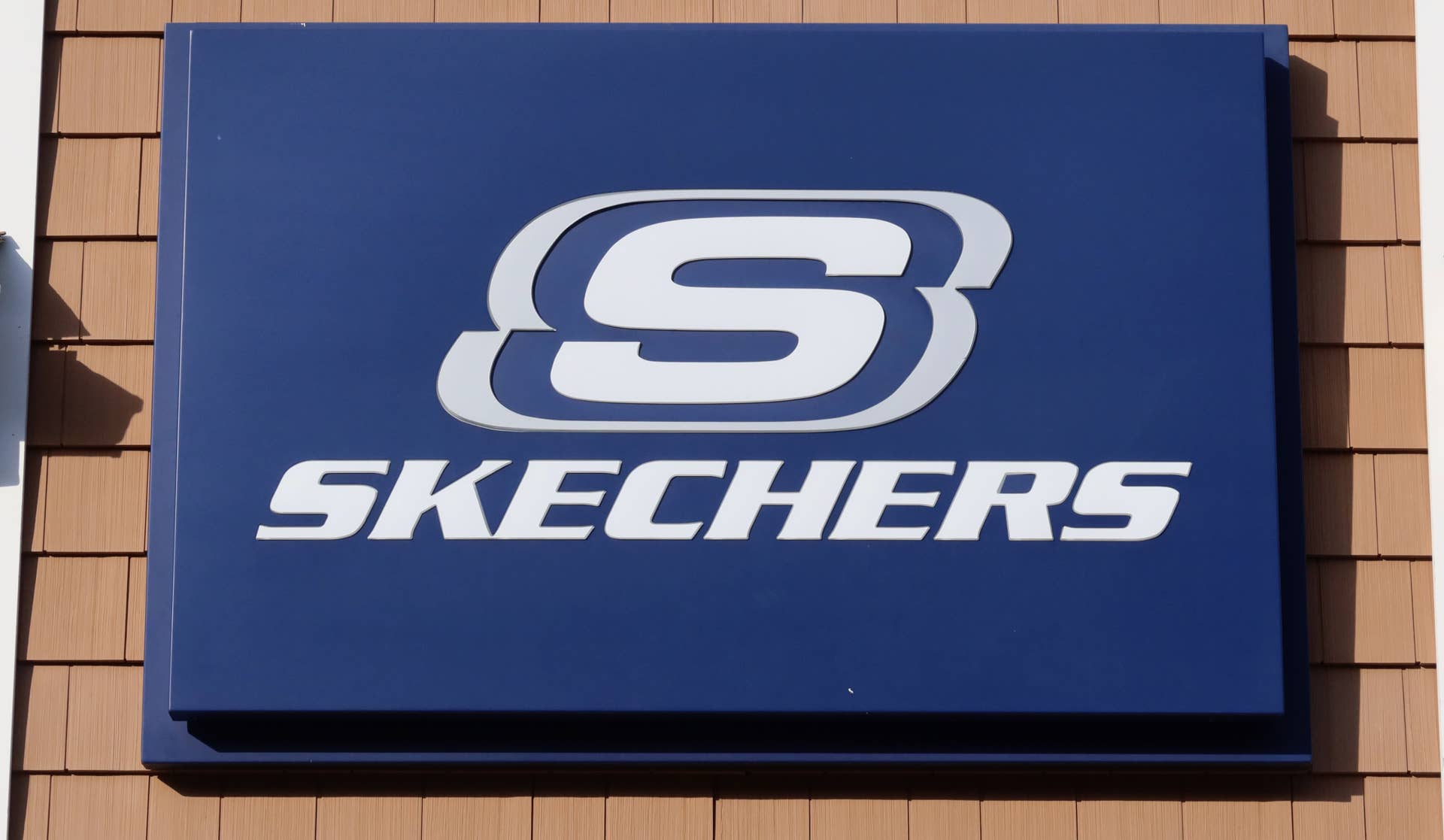 Skechers' New Wave Bungee Sneakers Are Only $35 at Walmart - Men's