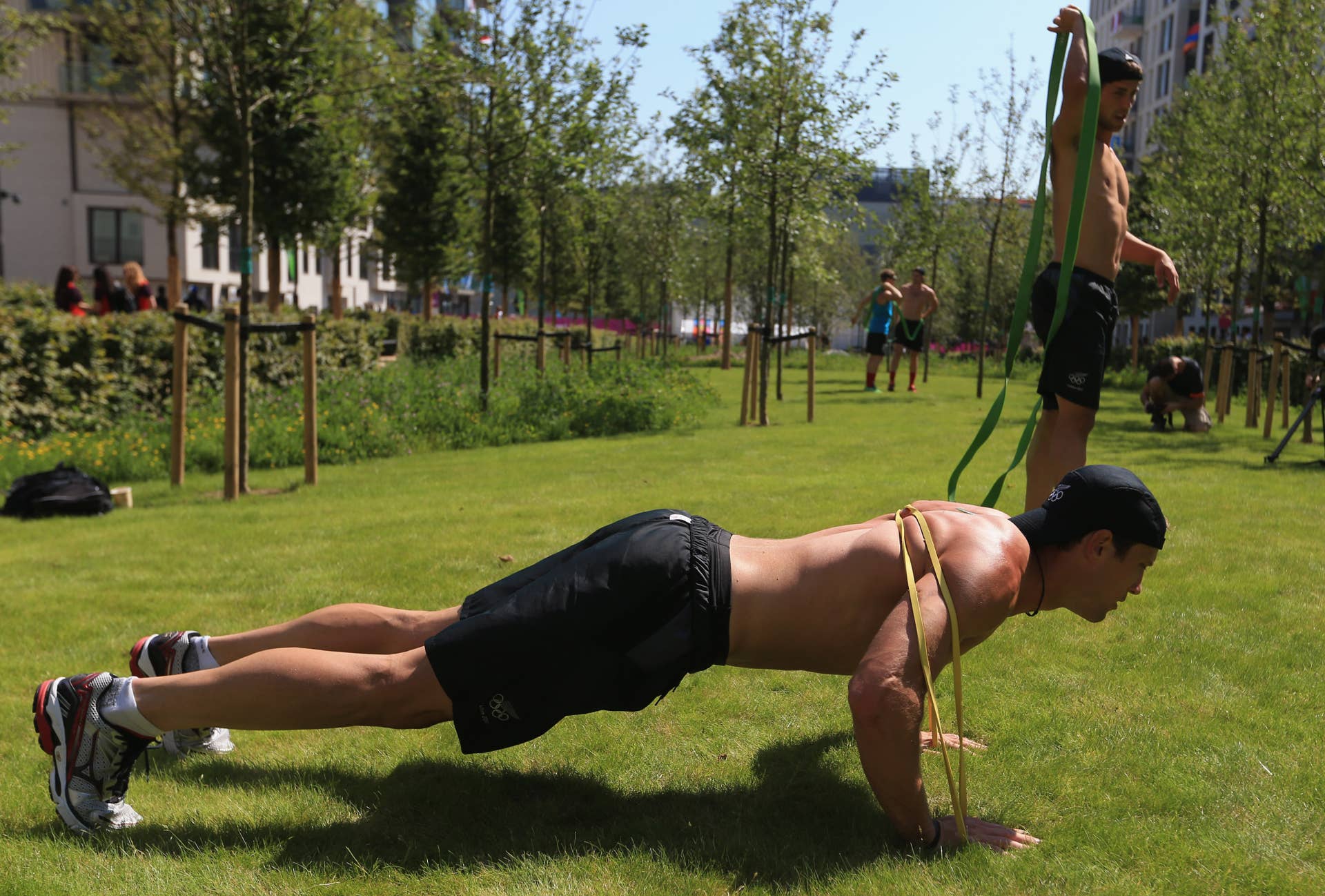 Best Bicep & Back Workouts at Home: Build Muscle With No Equipment ...