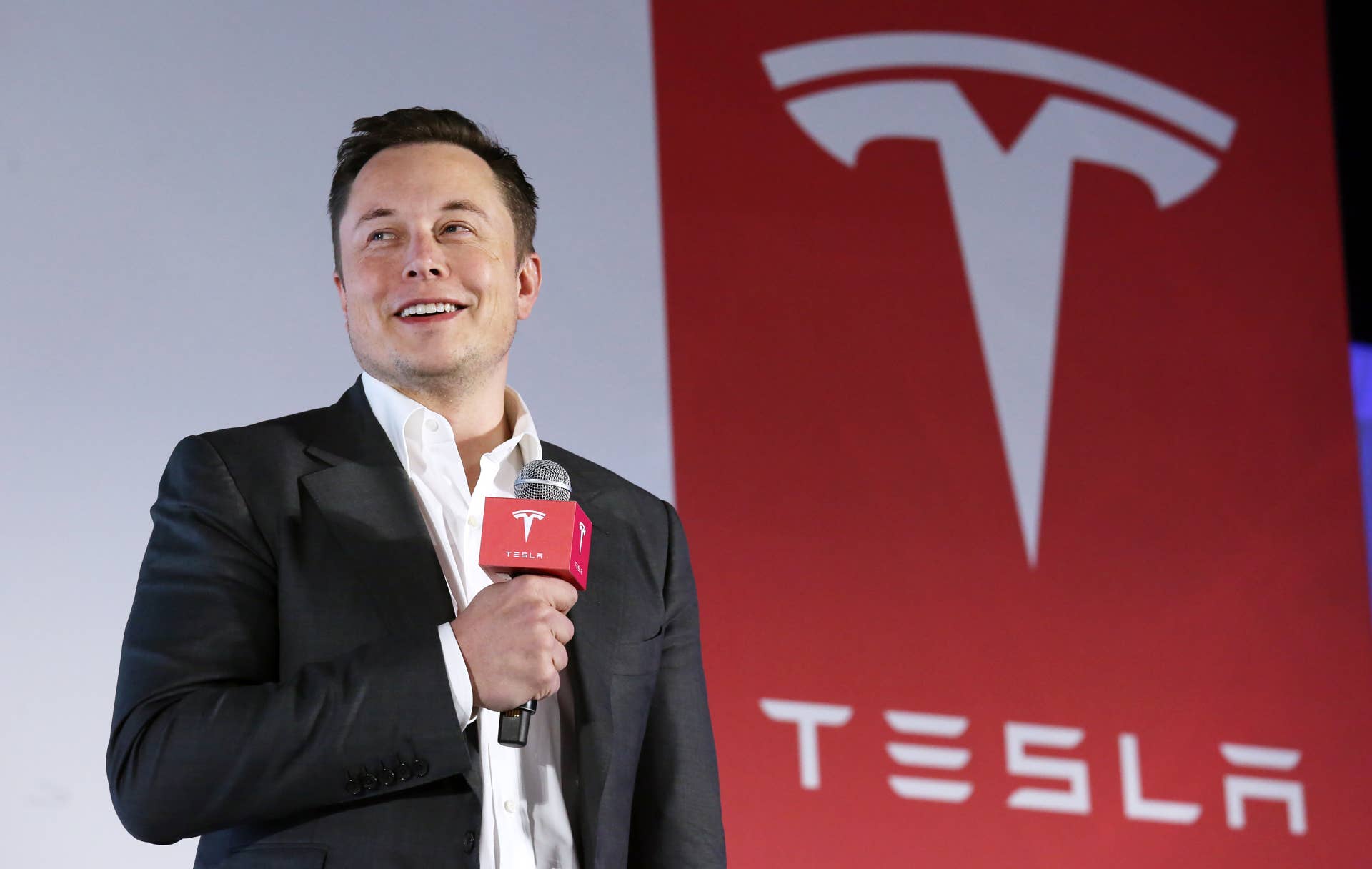 Elon Musk Teases Unforgettable Tesla Flying Car Demo Timeline Men s 