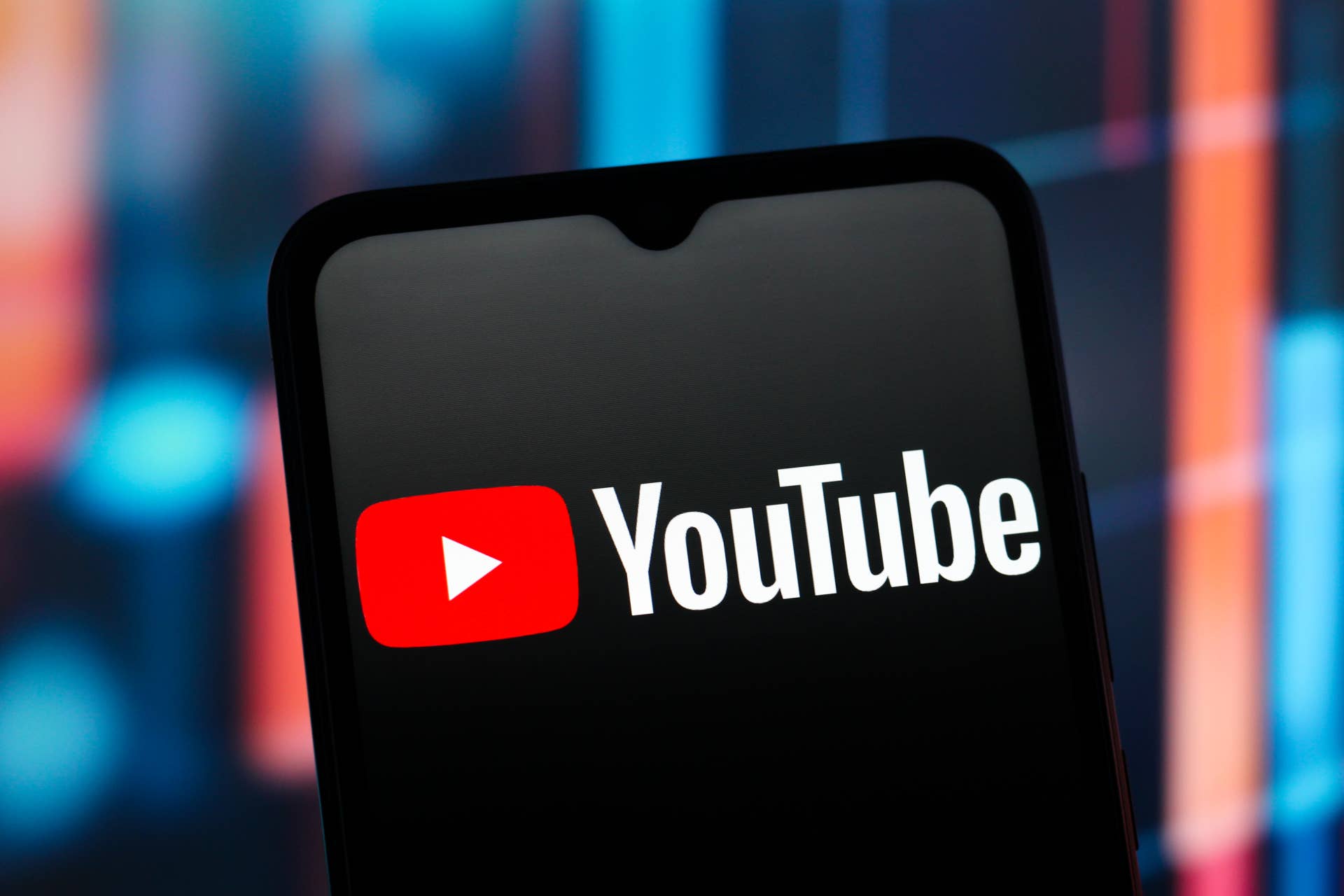 X Unleashes Viral ‘Community Notes’ Spree on YouTube - Men's Journal