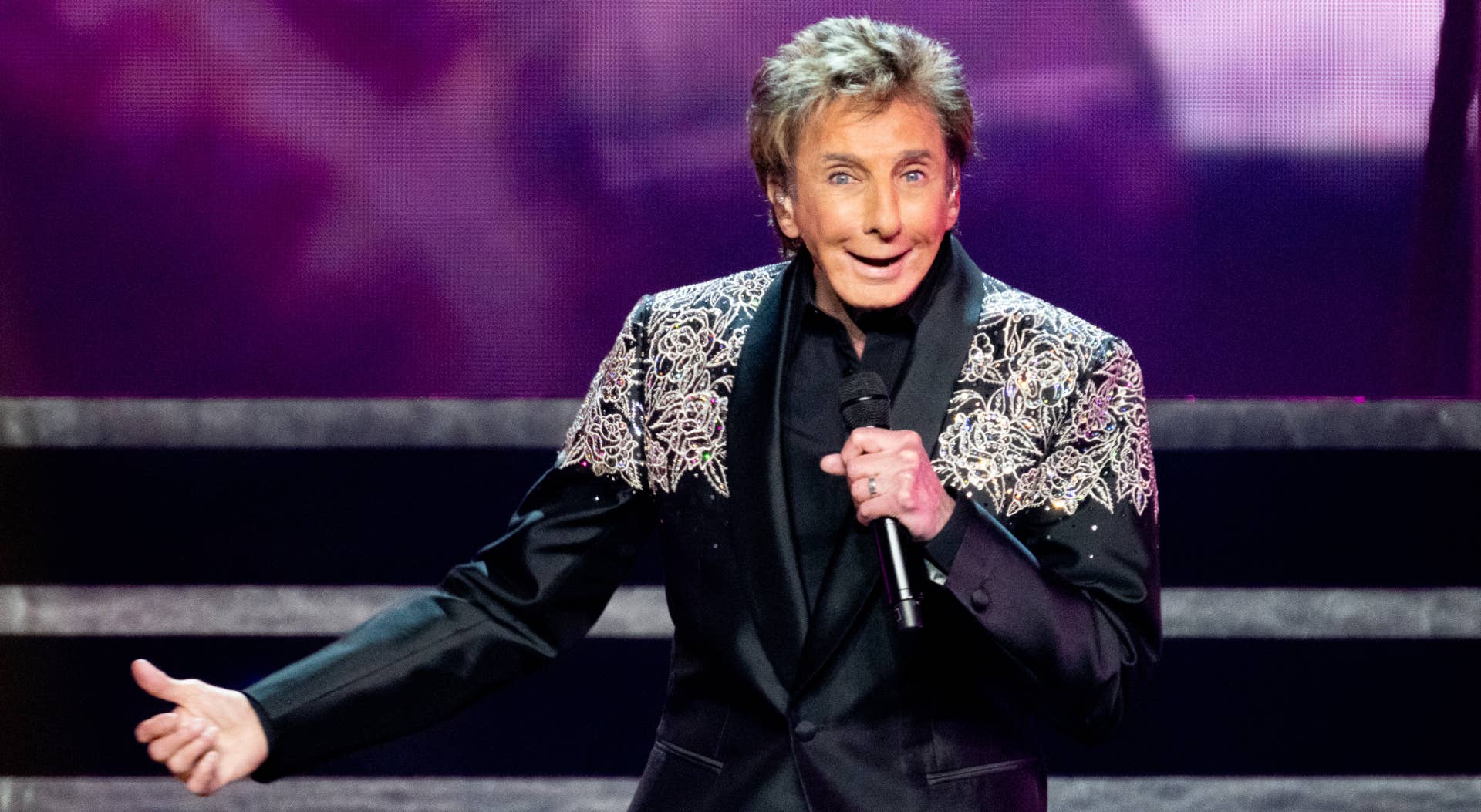 Barry Manilow Reveals Serious Health Diagnosis at 82