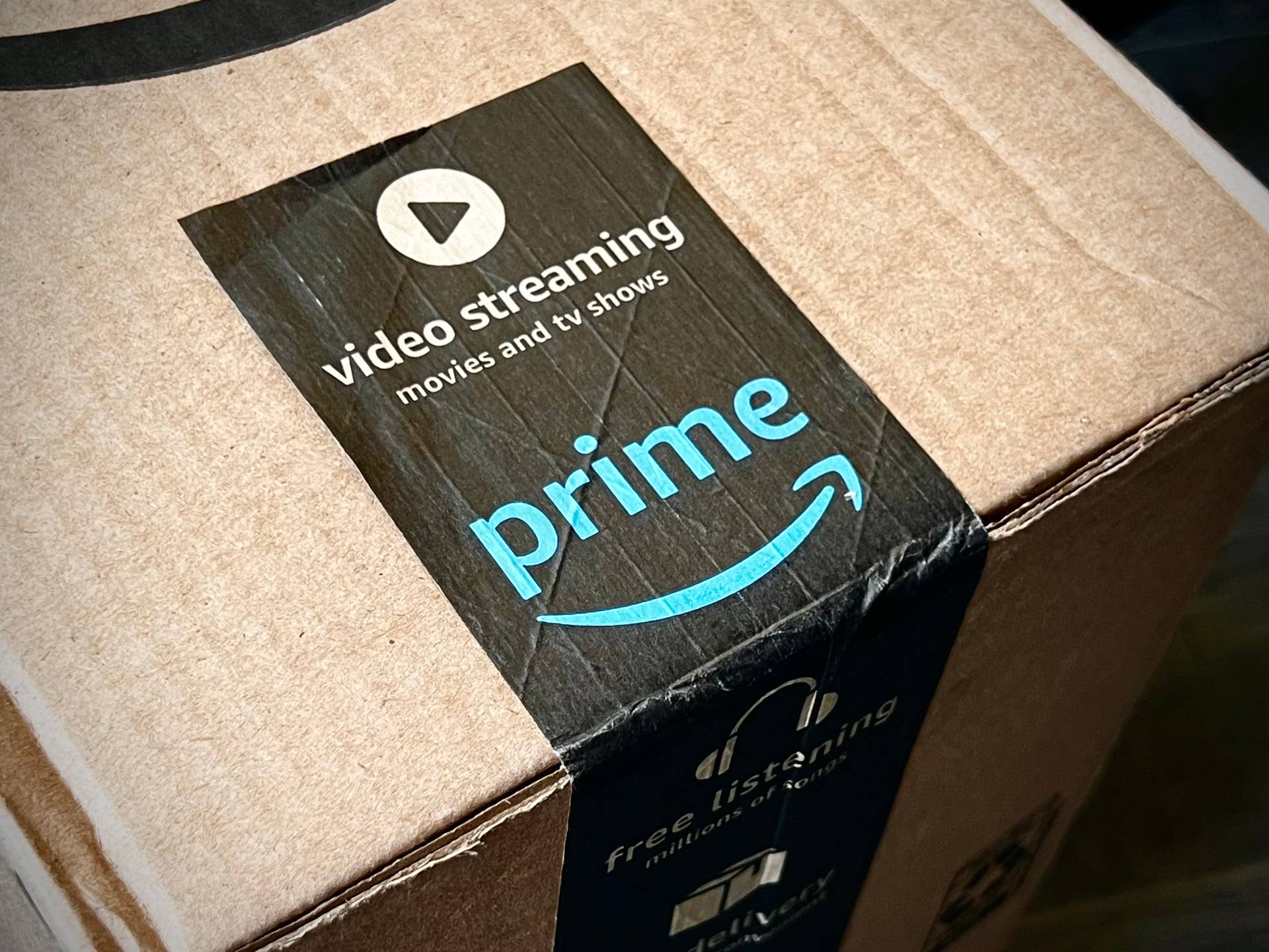 Amazon Is Selling a $35 Smart Floor Lamp, and It Curates the Coolest Vibes