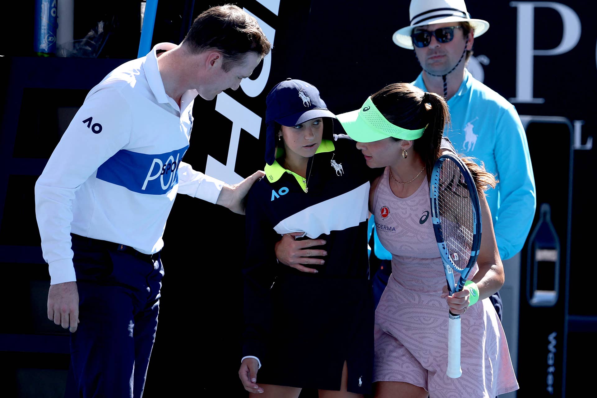 Australian Open Ball Girl Collapses in Middle of Match - Men's Journal