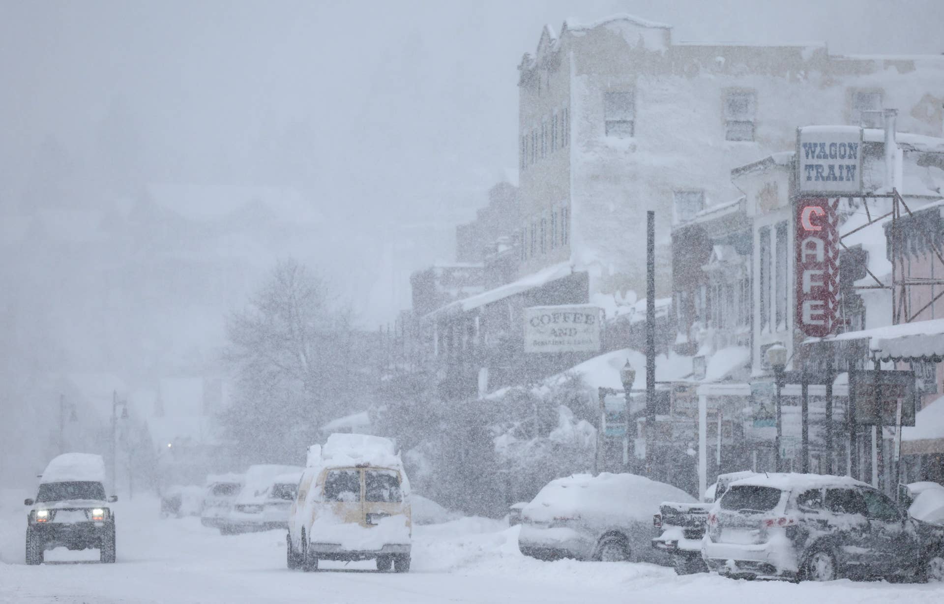 New Winter Storm Warnings Issued for 2 States as 24 Inches of Snow, 70 ...