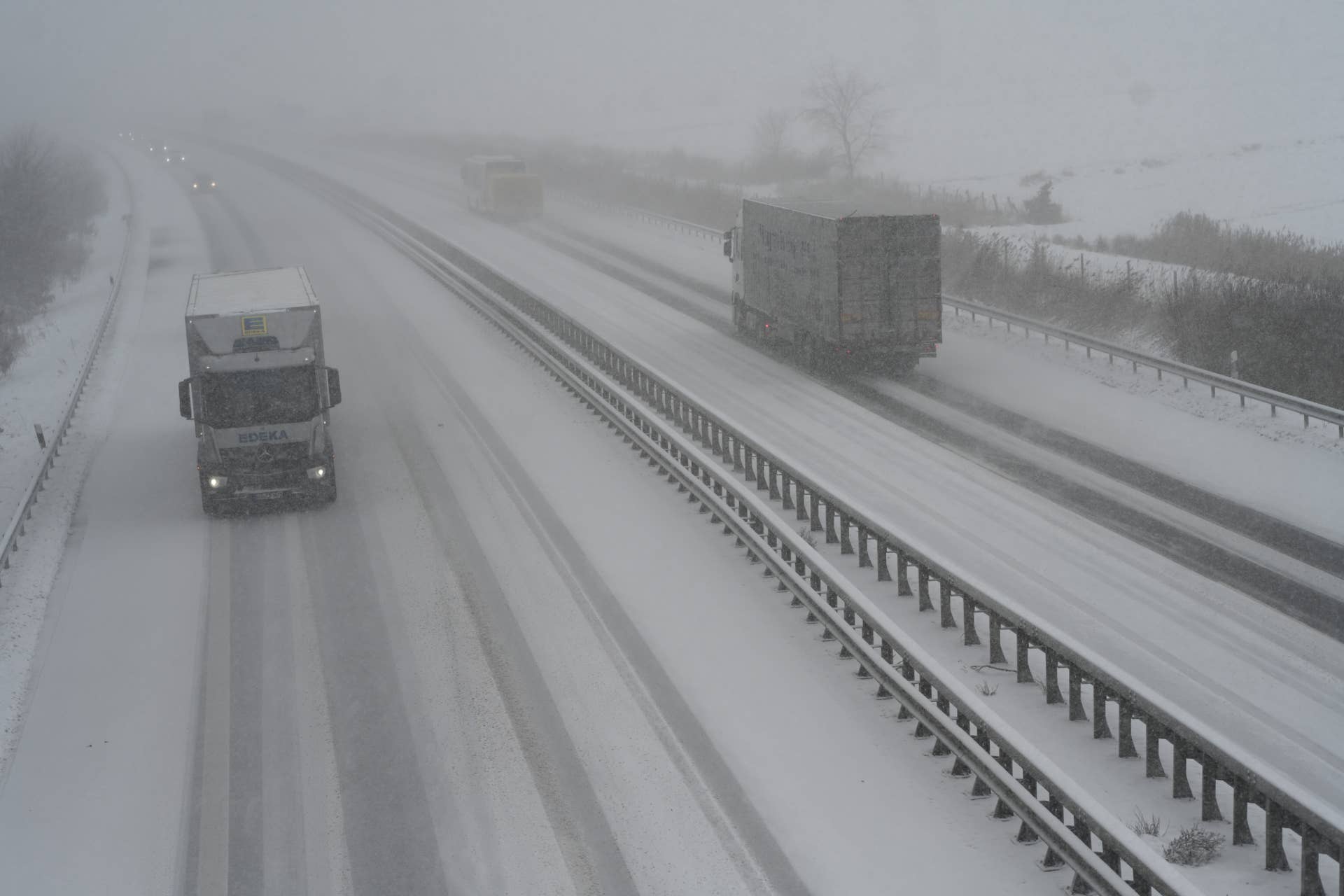 Winter Storm Warnings Intensify for 8 States as 24 Inches of Snow, Near ...