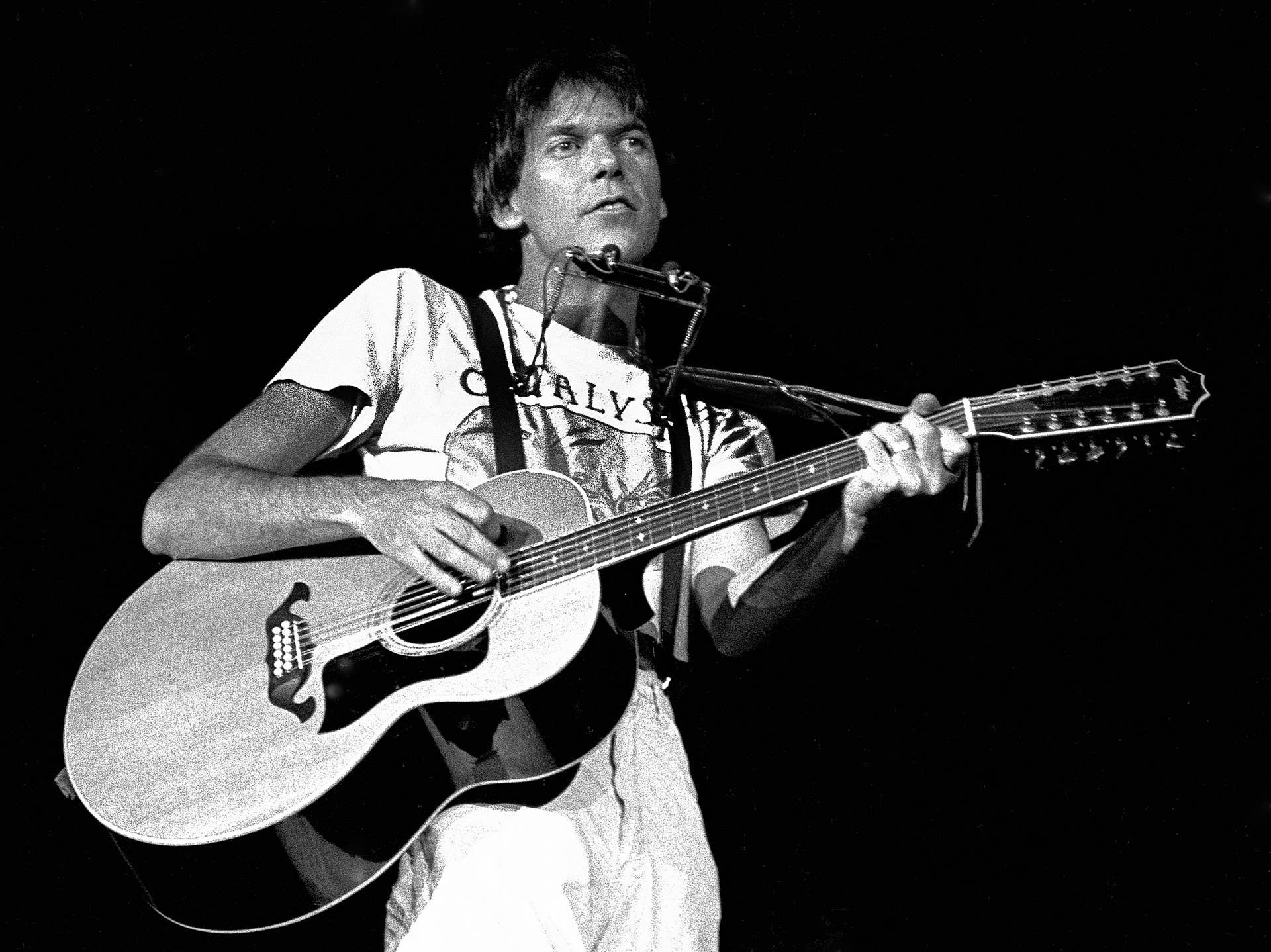 Stop Sign Singer 54 Years Ago Today, This Legendary Rock Artist Hit No. 1 - Men's Journal
