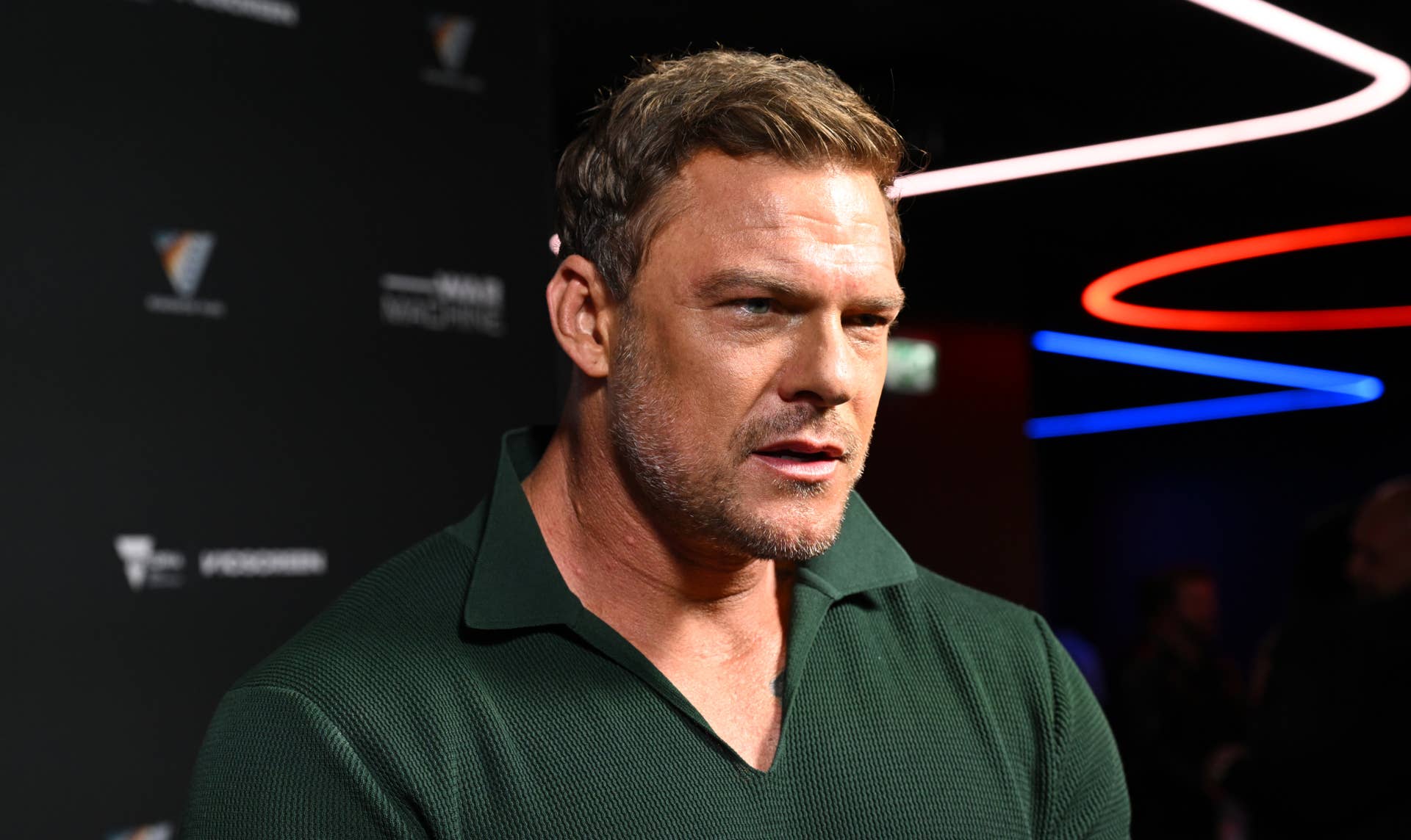 Reacher' Star Alan Ritchson's Side of the Fight Emerges - Men's Journal