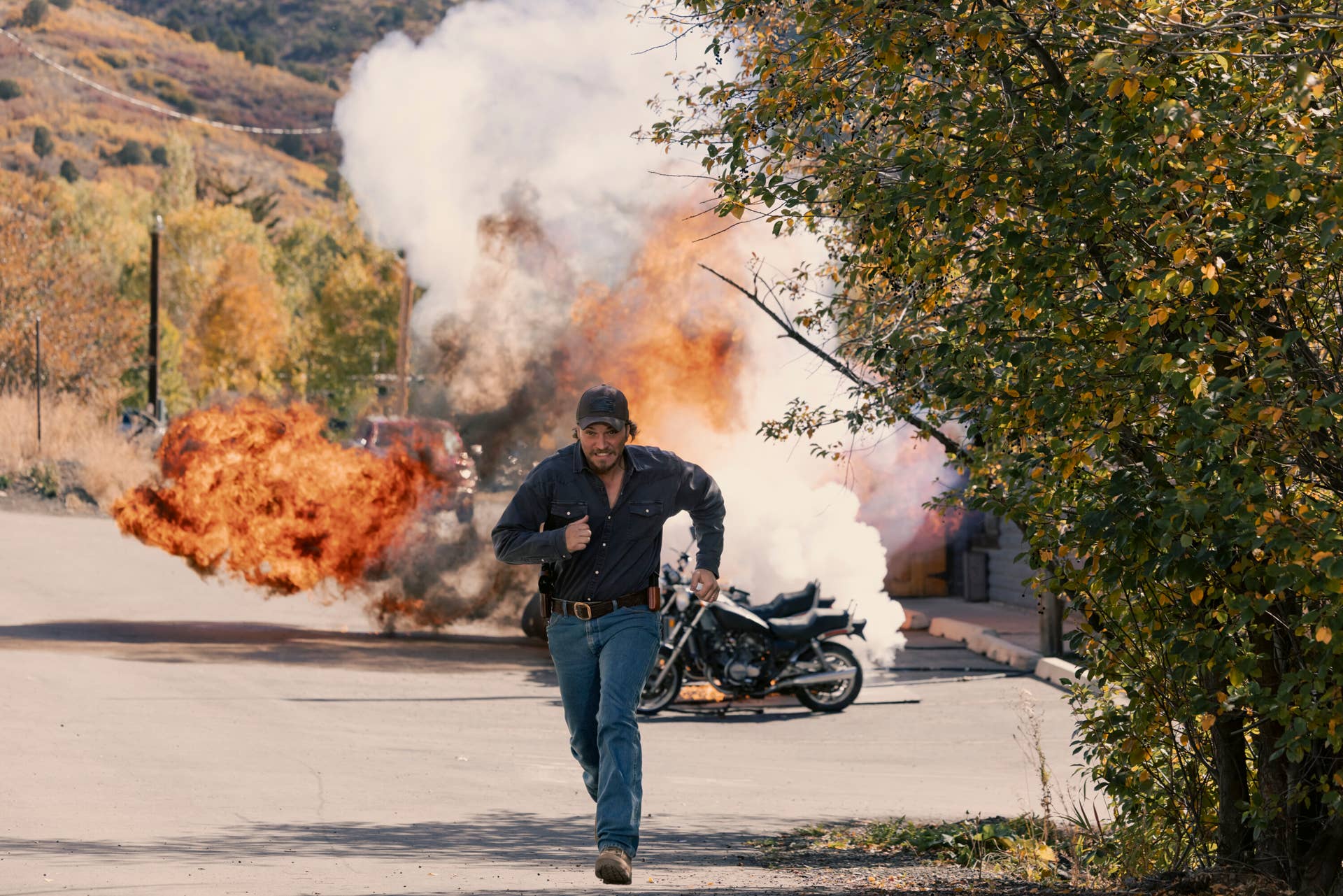 Marshals' Episode 6 Turns That Cliffhanger Into a Tense Undercover Mission - Men's Journal
