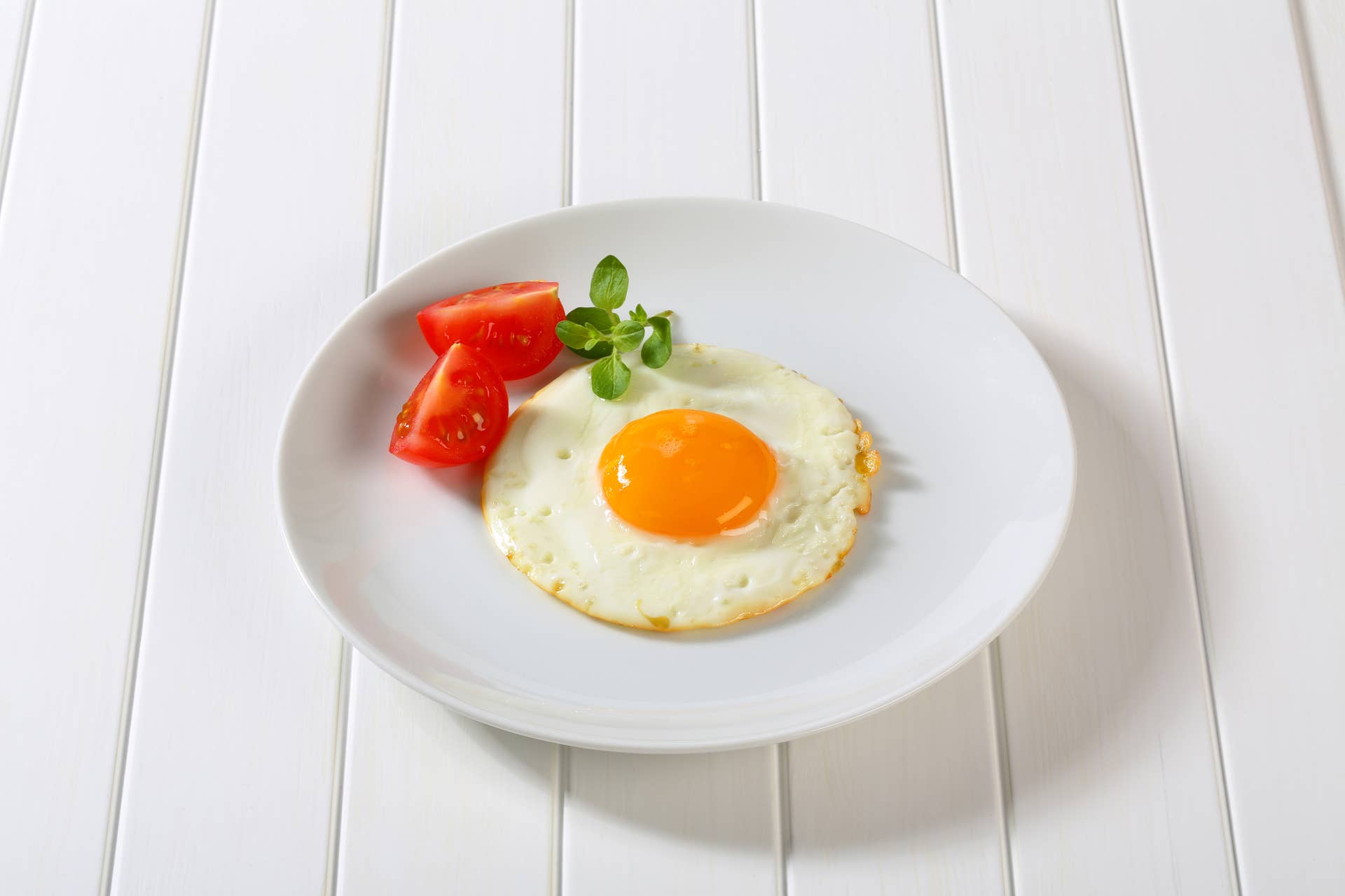 Viral TikTok Egg Hack Is Back —And It’s Stirring Debate - Men's Journal
