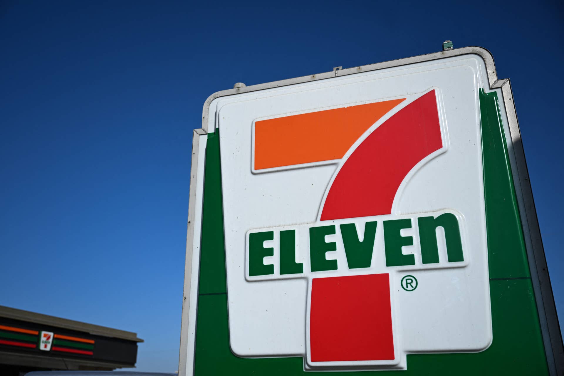 7-Eleven Is Closing 645 Stores — The Five-Year Decline Continues - Men ...