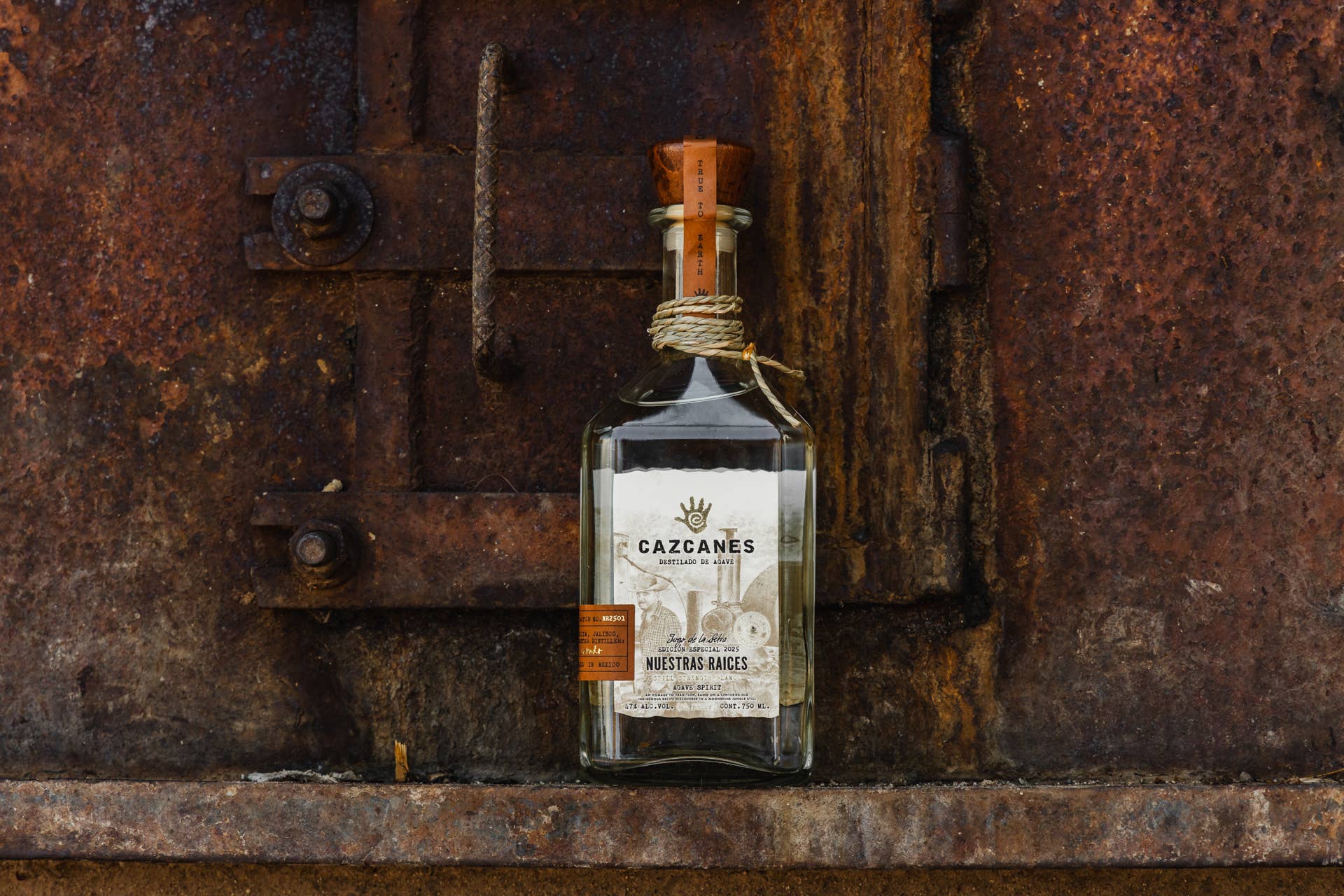 This Tequila Makes History With First-Ever 100-Point Score From Industry  Authority - Men's Journal
