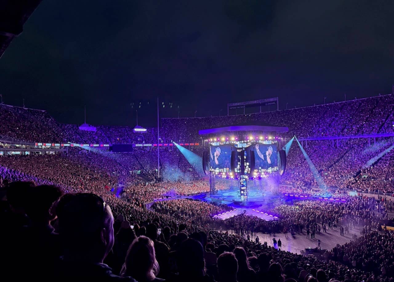 Luke Combs Shared Epic Moment With 4 Star Athletes at Ohio Stadium ...