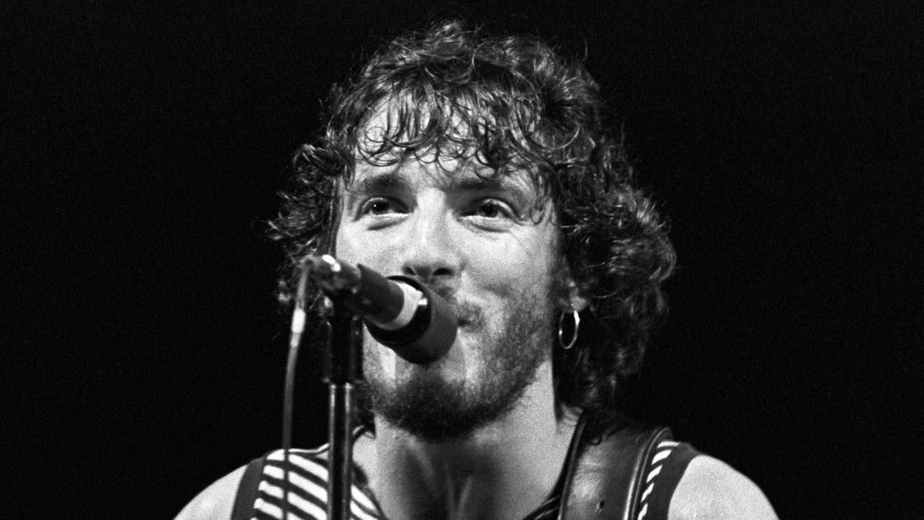Springsteen Face Today in 1972, This Legendary Artist Signed His First Record Contract ...