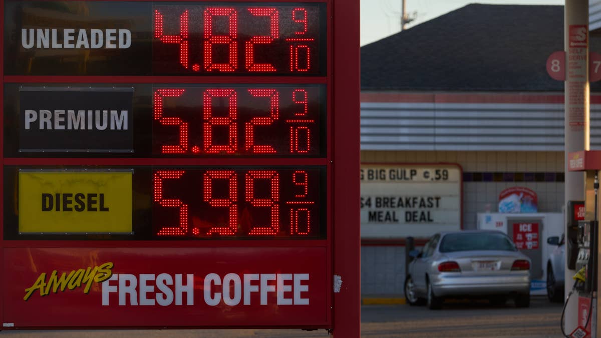 White House Launches 25 Gas Stations With Prices Fixed At $3.47 Per Gallon