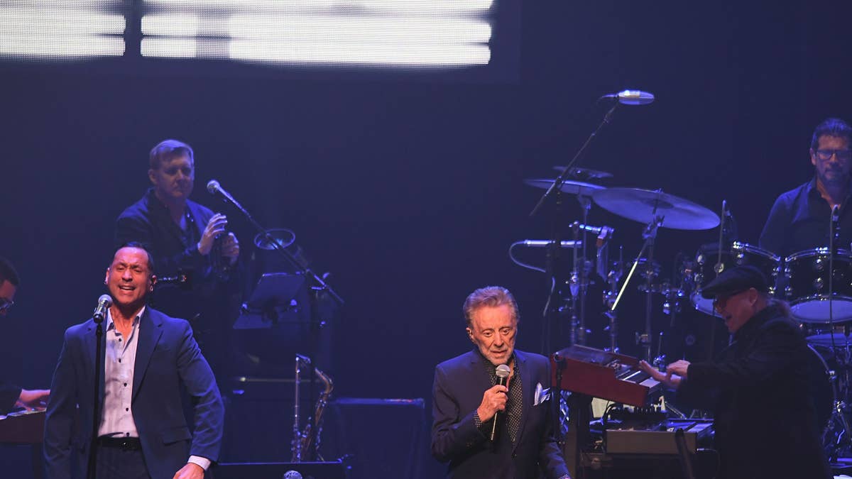 Iconic Singer With 7 No. 1 Hits Abruptly Cancels Tour Amid Health Concerns