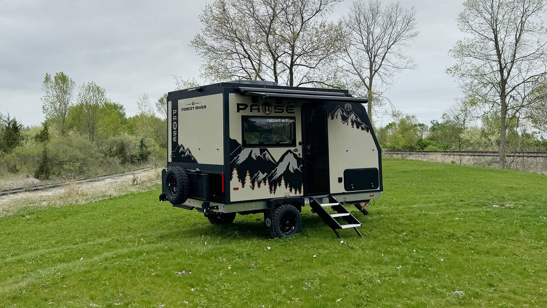 This Compact Off-Road Camper Has Two Kitchens and a Full Bathroom - Men ...