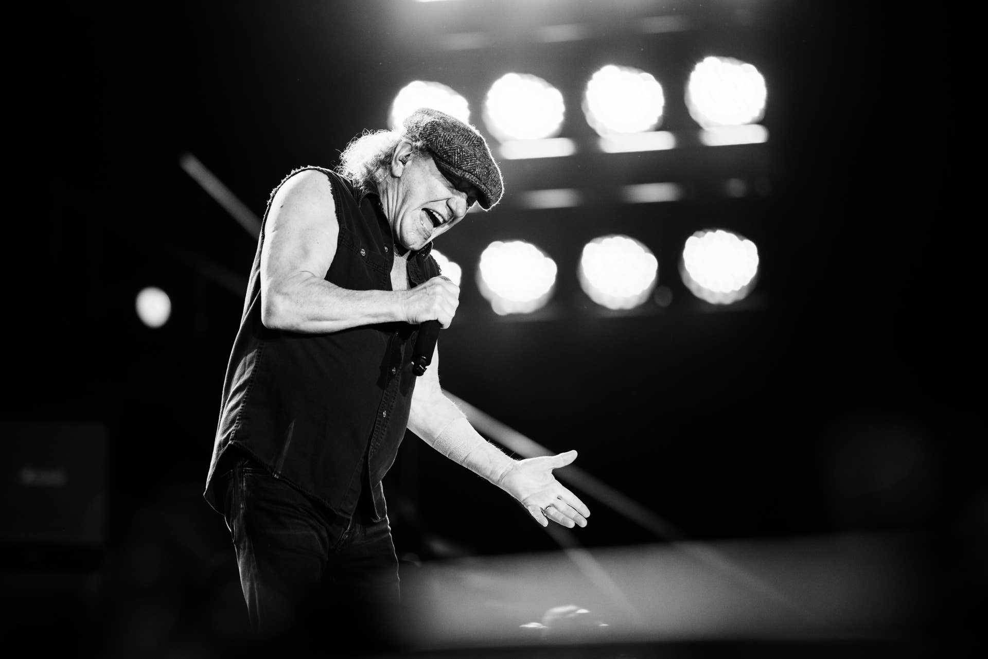 AC/DC Kicks Off U.S. Tour and Brian Johnson's Hearing Loss May Change ...