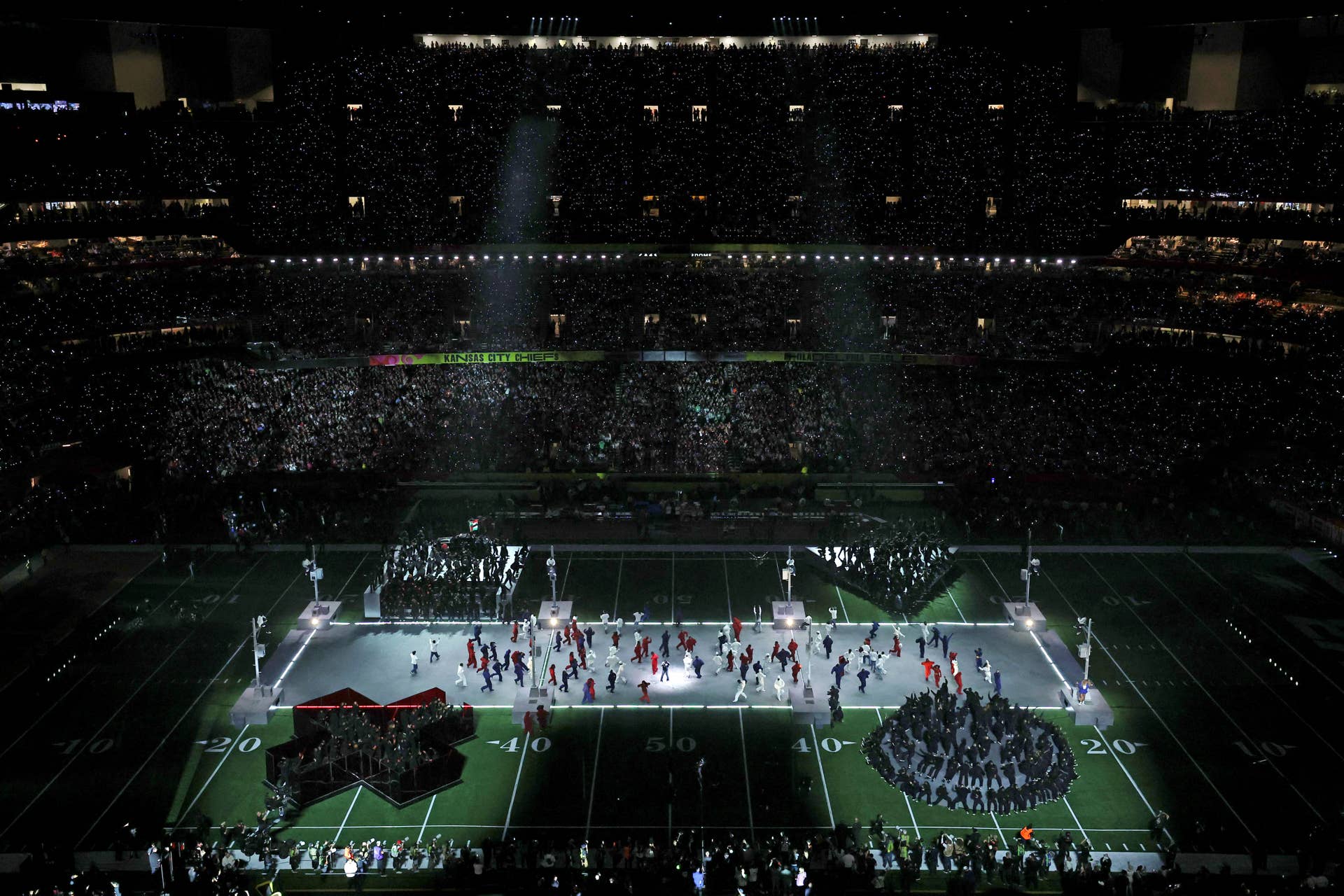 Shiw Oscar-Winner Predicts Jay-Z 2027 Super Bowl Halftime Show - Men's Journal
