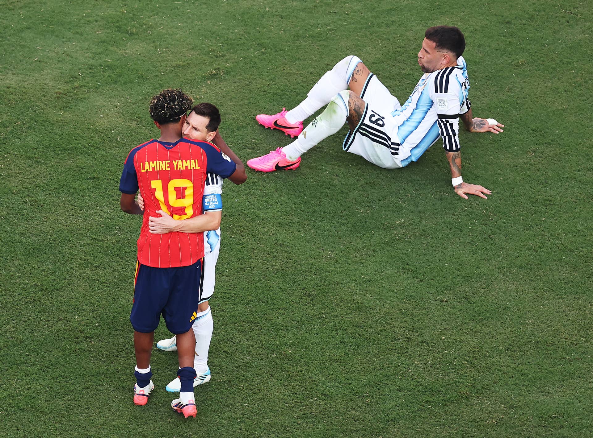 Yamal peluk Messi