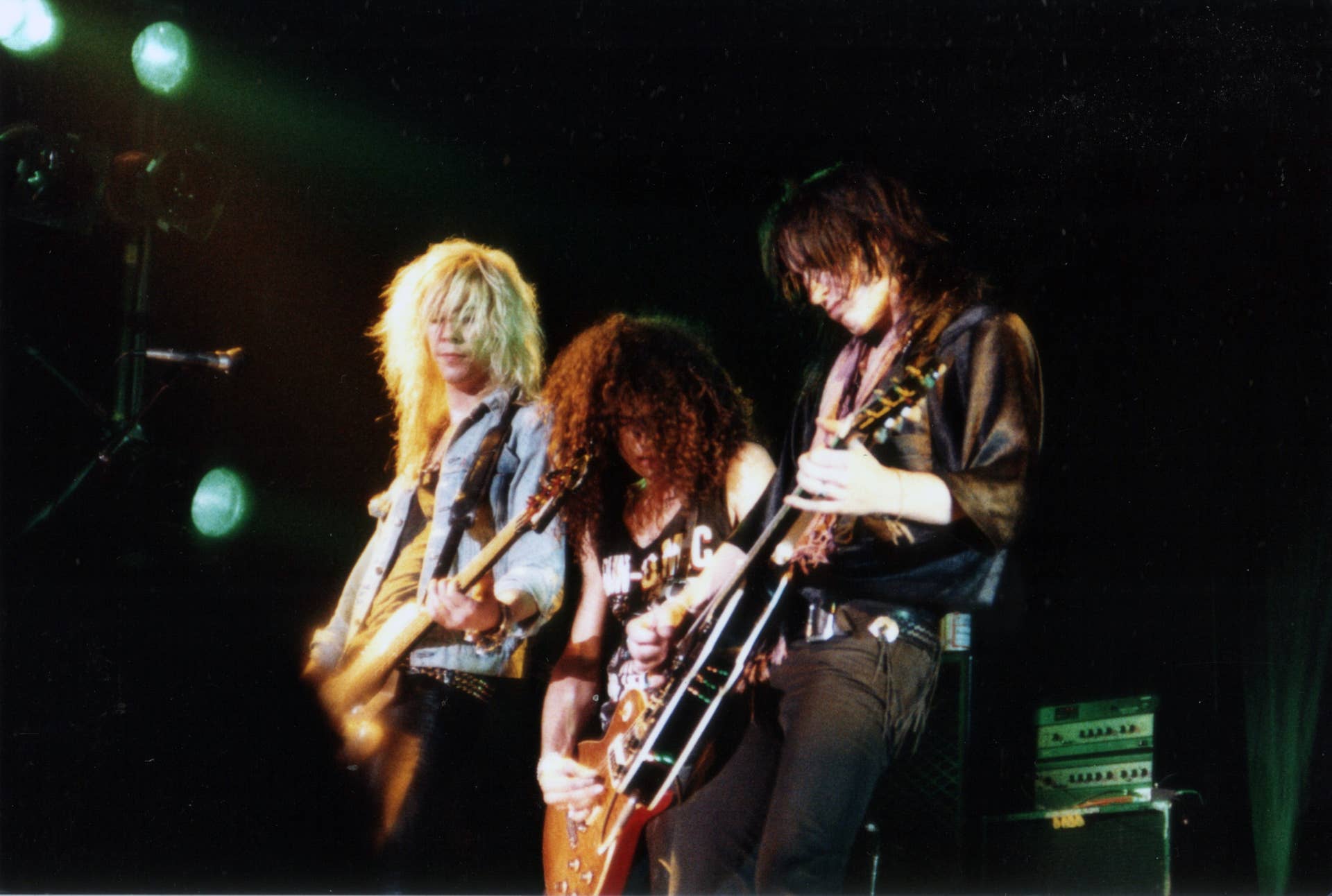guns-n-roses-perform-in-
