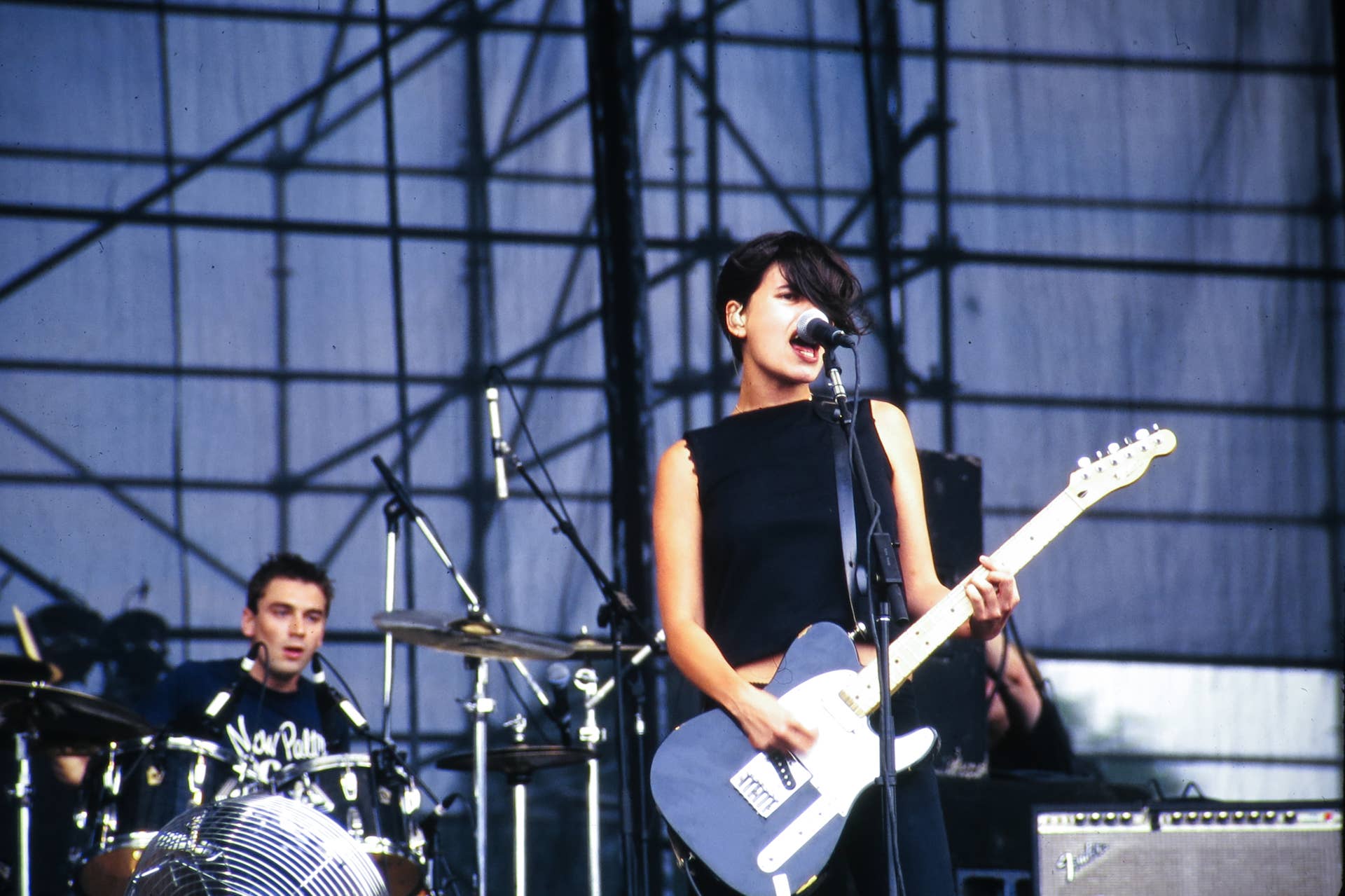 Huge ‘90s Rock Band Teases Comeback 25 Years After Split - Men's Journal