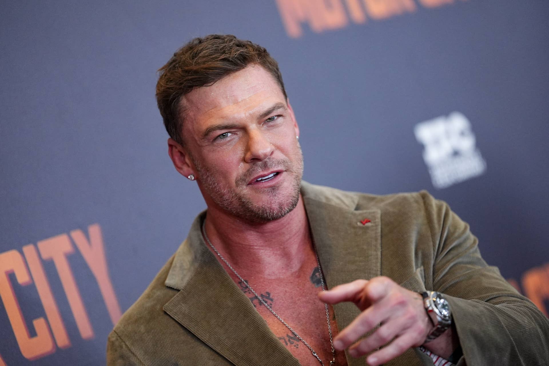 5 Months Later, Alan Ritchson Reveals His Side of That Viral Neighbor ...