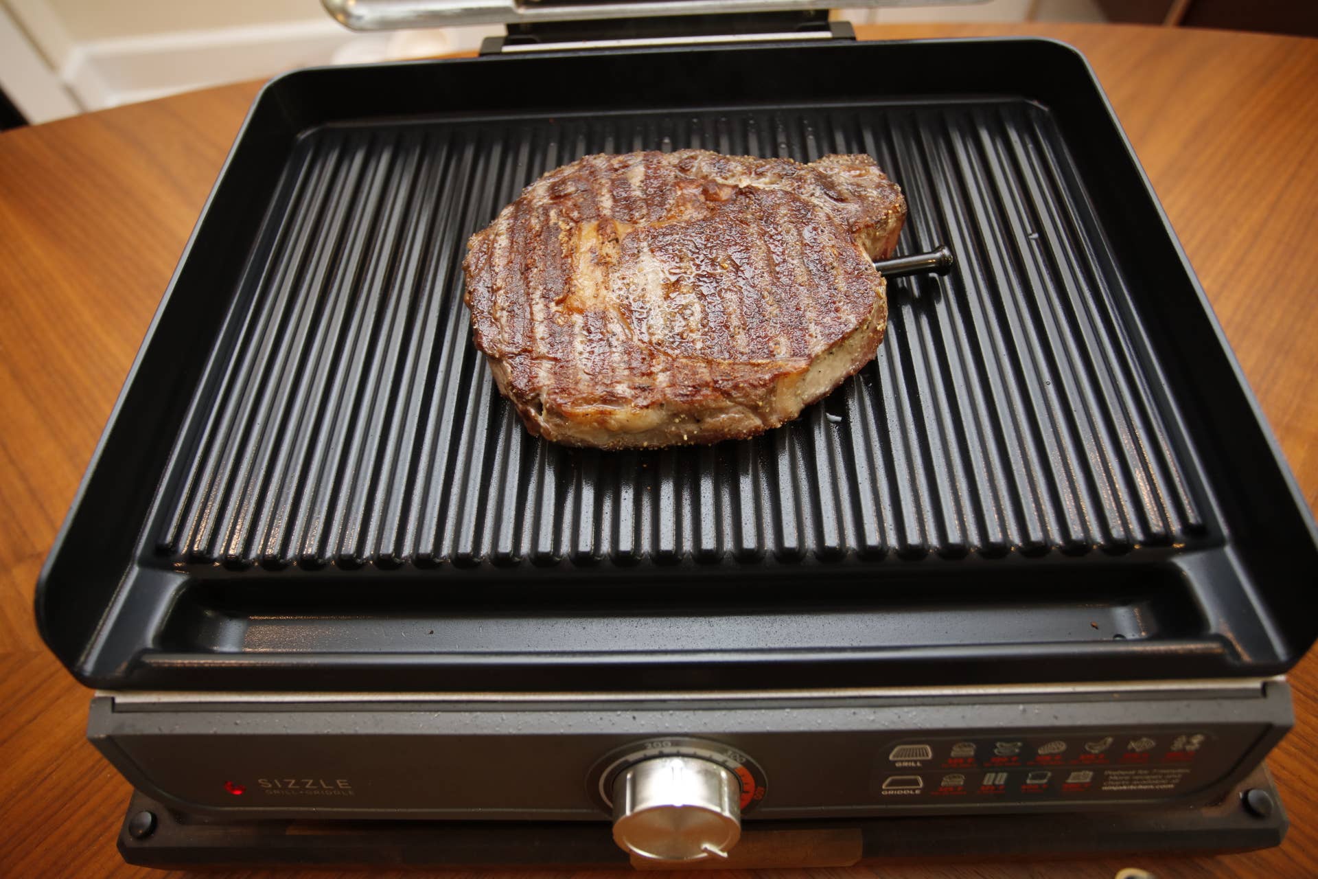 シャルル Ninja Sizzle Review: This $150 Ninja Grill/Griddle Combo Punches