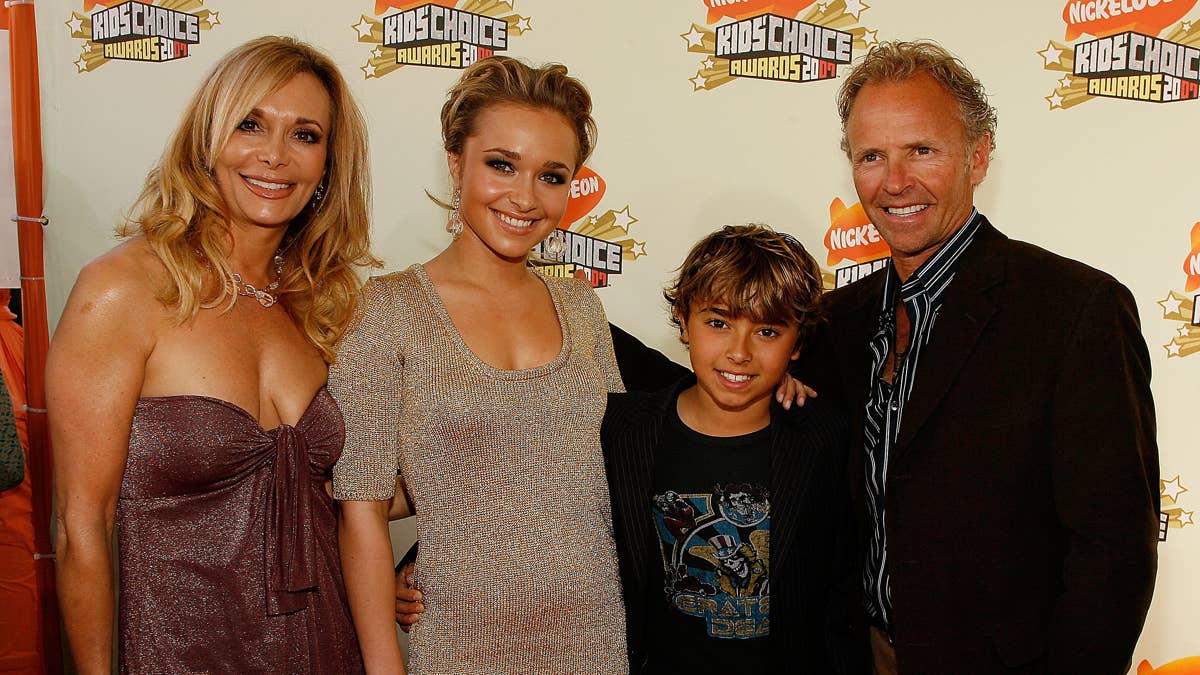 Hayden Panettiere's Family: All About Her Father, Mother, Brother &  Daughter - Men's Journal
