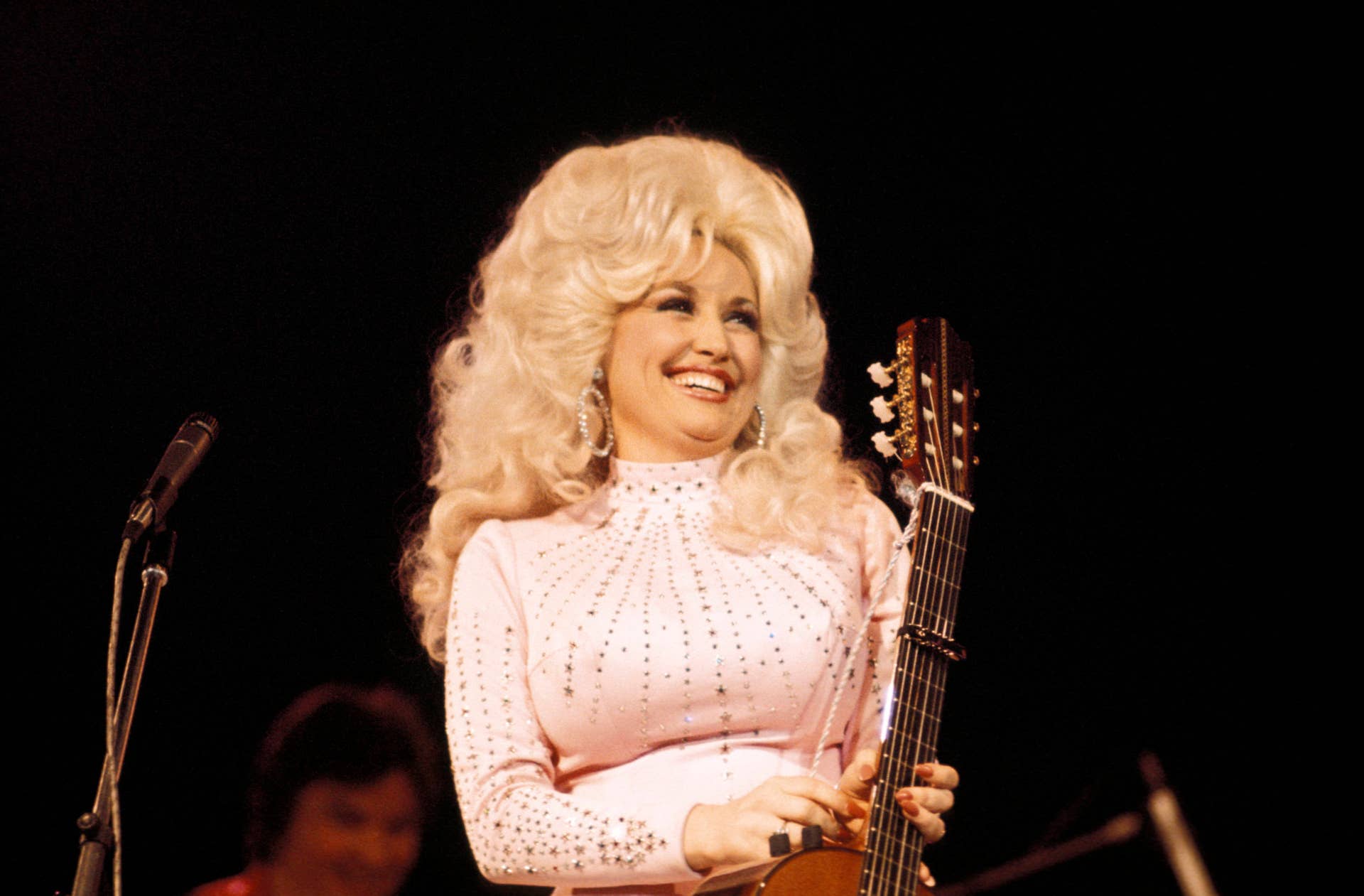 Dolly Parton s Husband Stayed Out Of The Spotlight For Decades What dolly-parton-s-husband-stayed-out-of-the-spotlight-for-decades-what