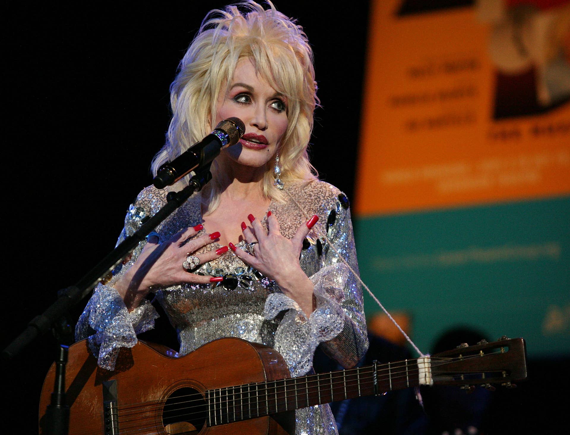 Comin Instrument Set Dolly Parton Used An Unusual Instrument To Write This Catchy Tune For ...